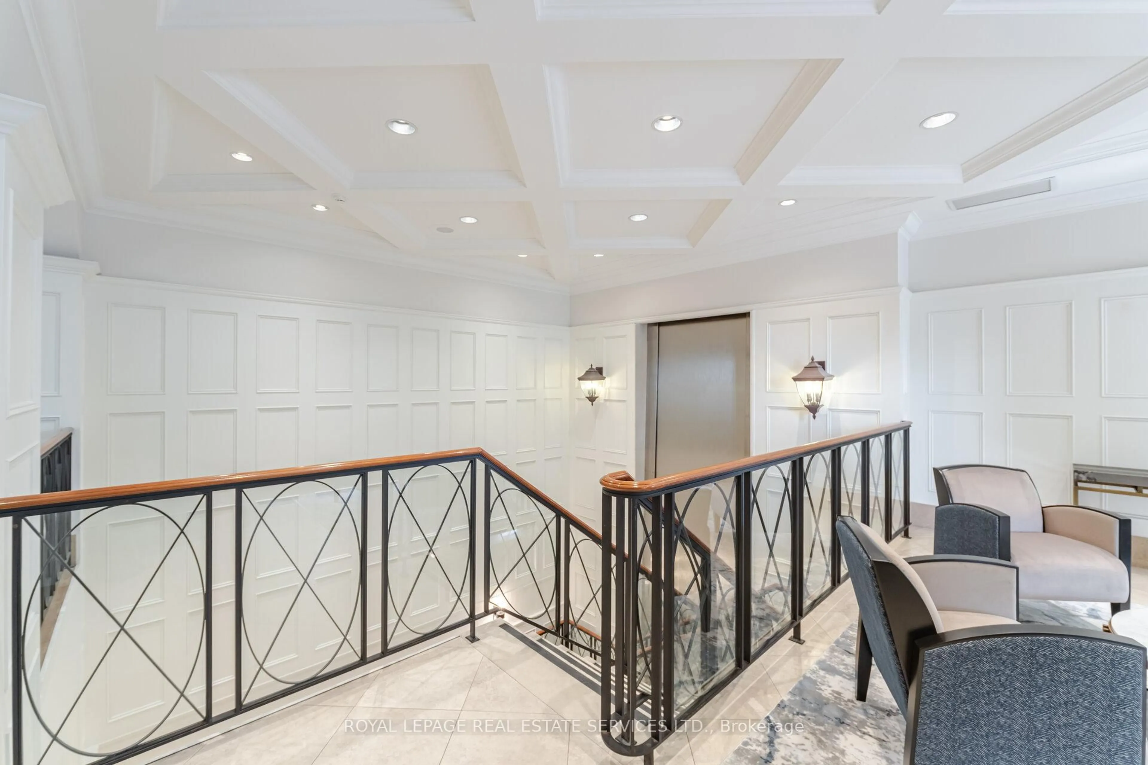 Indoor foyer for 5229 Dundas St #1907, Toronto Ontario M9B 6L9