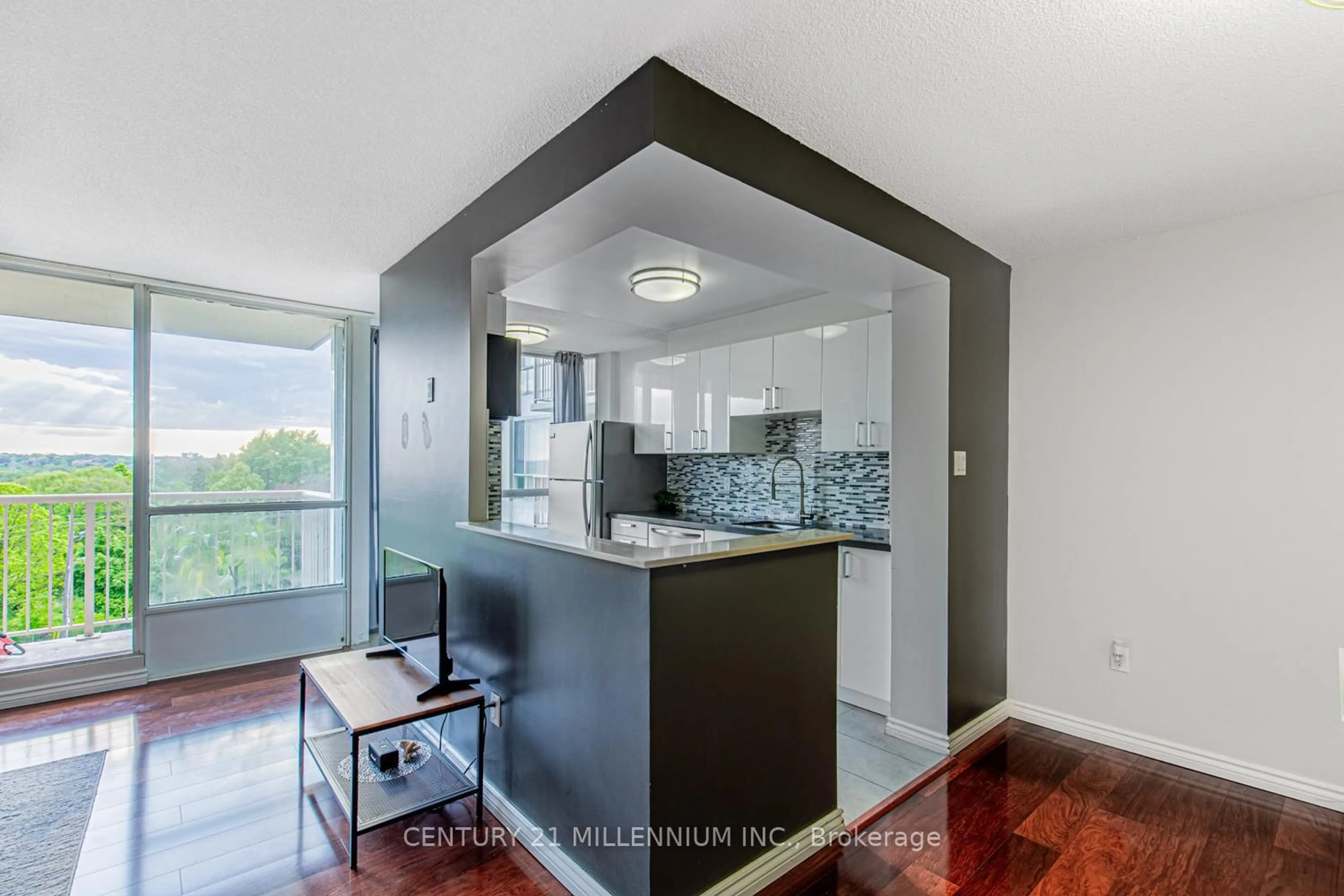 Unknown for 3077 Weston Rd #807, Toronto Ontario M9M 3A1