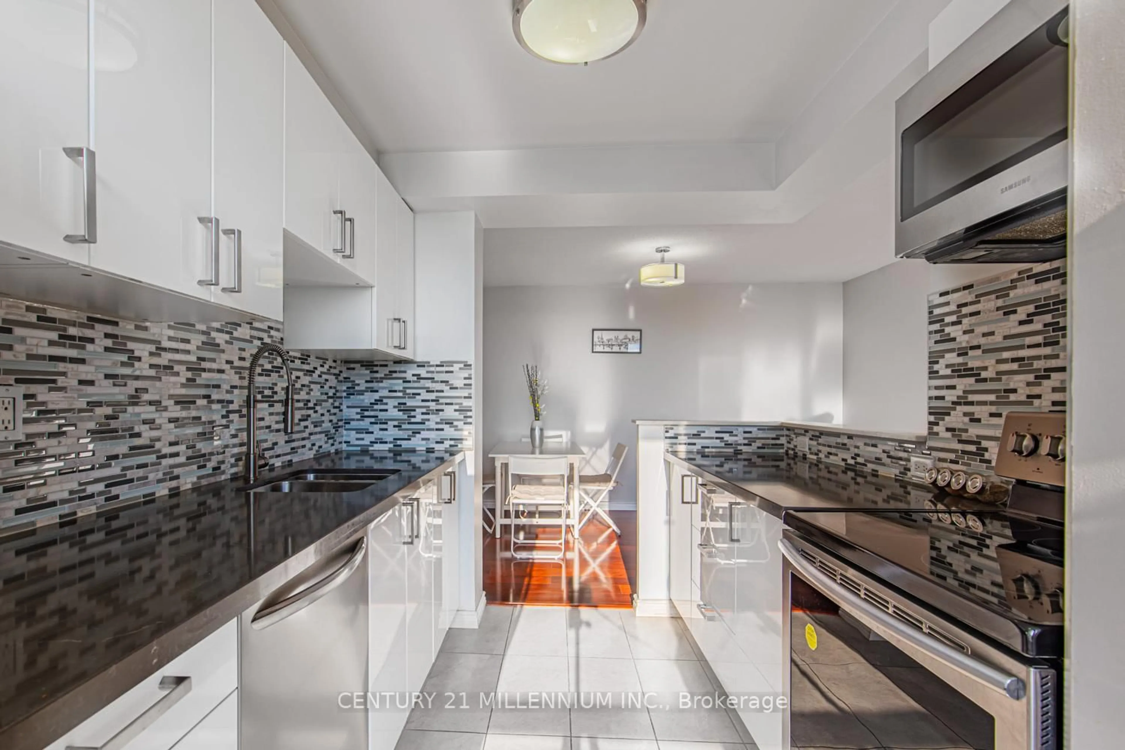 Unknown for 3077 Weston Rd #807, Toronto Ontario M9M 3A1