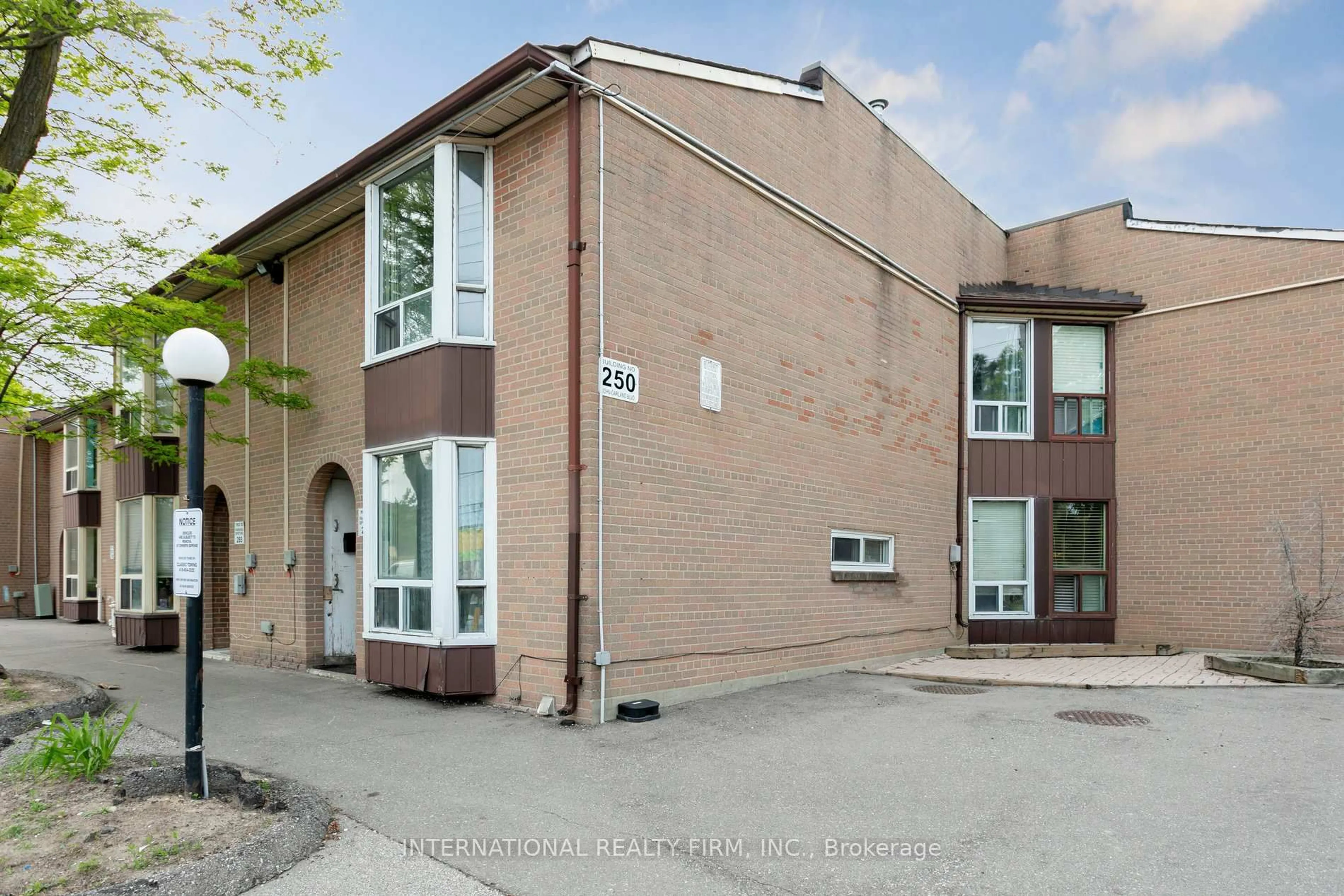 Unknown for 250 John Garland Blvd #106, Toronto Ontario M9V 1N8
