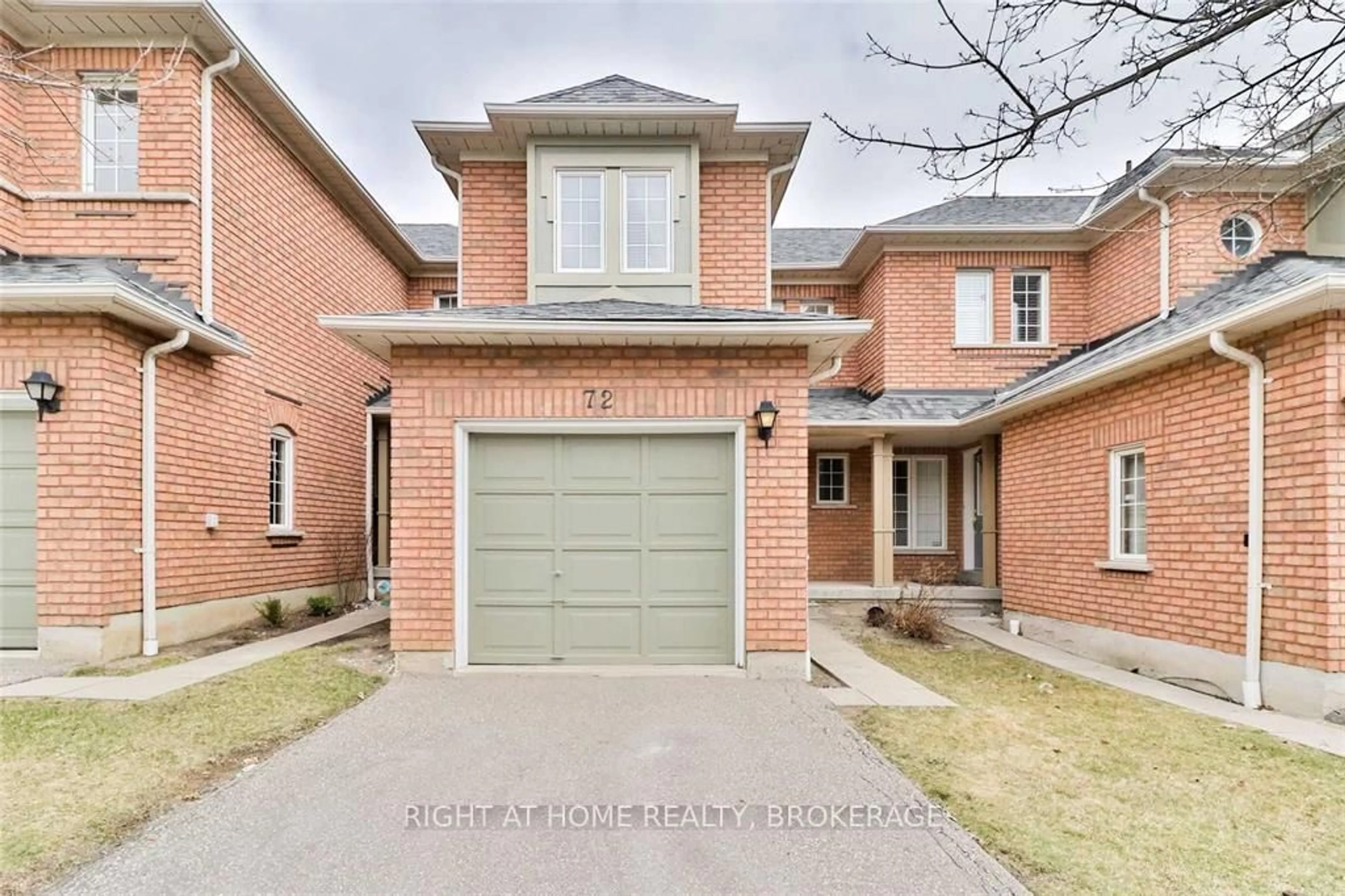 Home with brick exterior material, street for 2665 Thomas St #72, Mississauga Ontario L5M 6G6