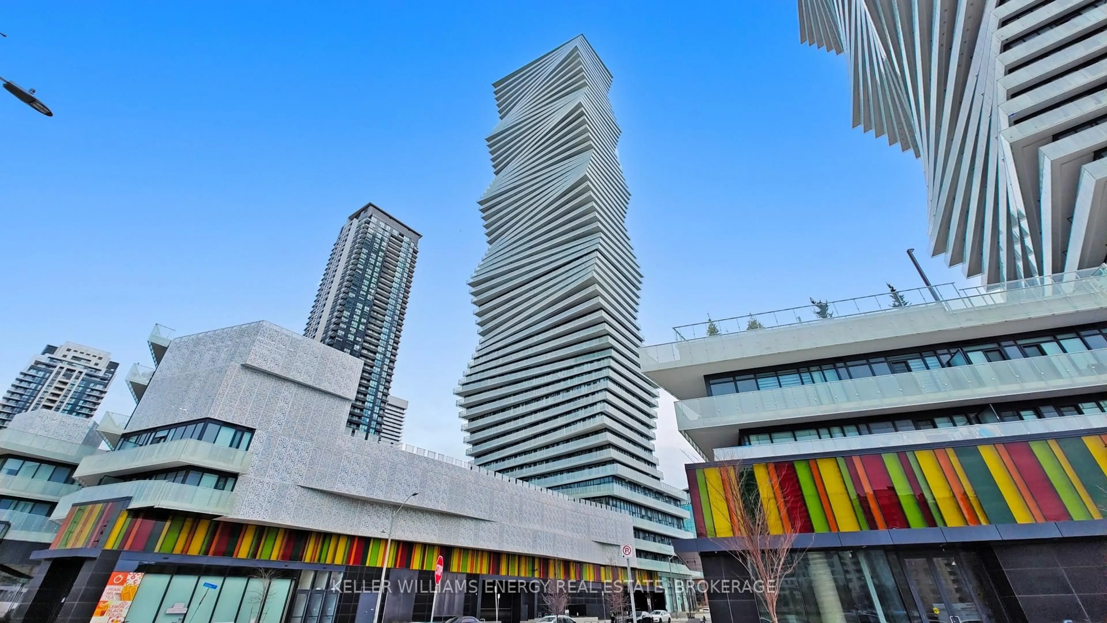 Indoor foyer for 3900 Confederation Pkwy, Mississauga Ontario L5B 0M3
