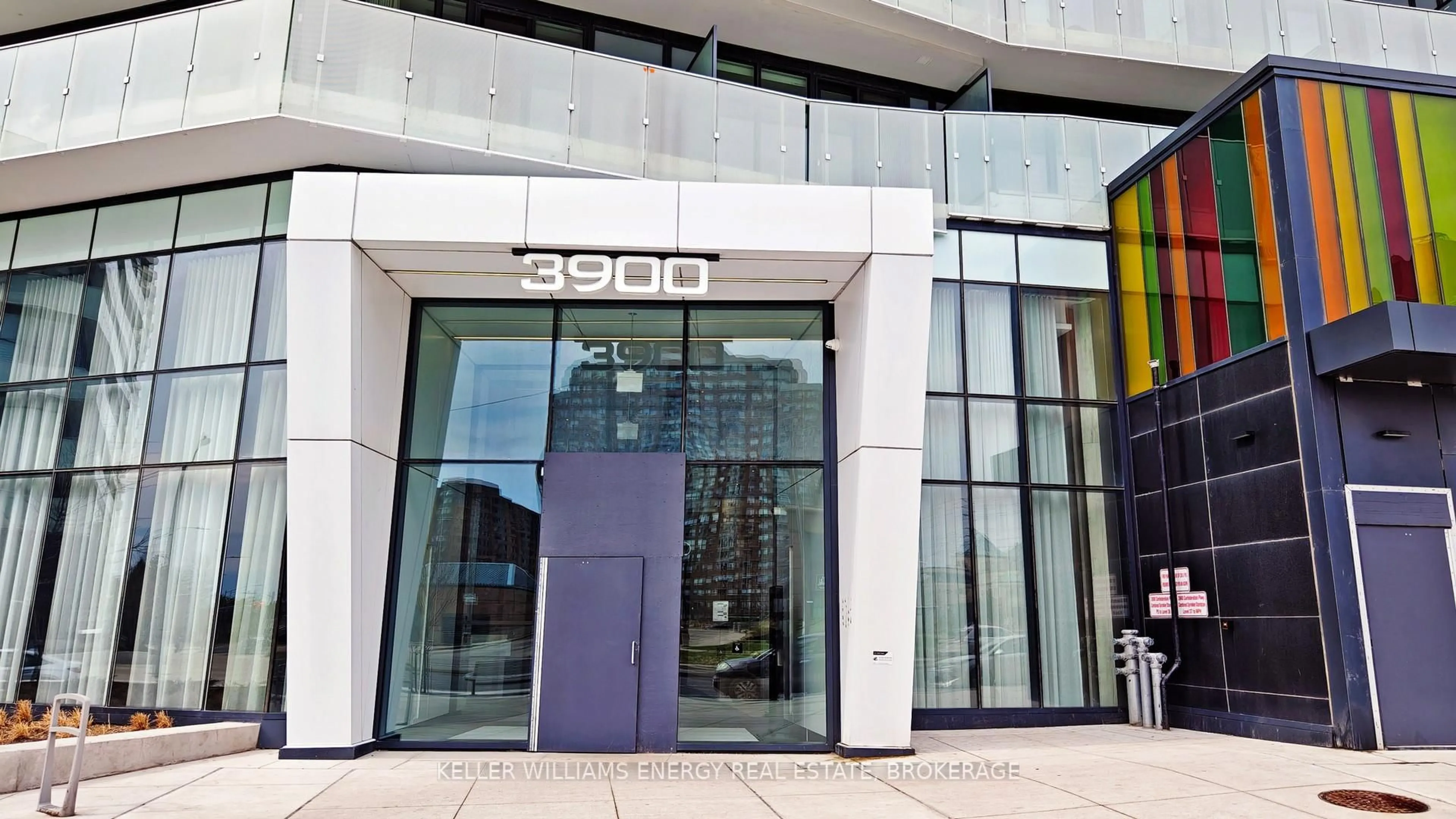 Indoor foyer for 3900 Confederation Pkwy, Mississauga Ontario L5B 0M3