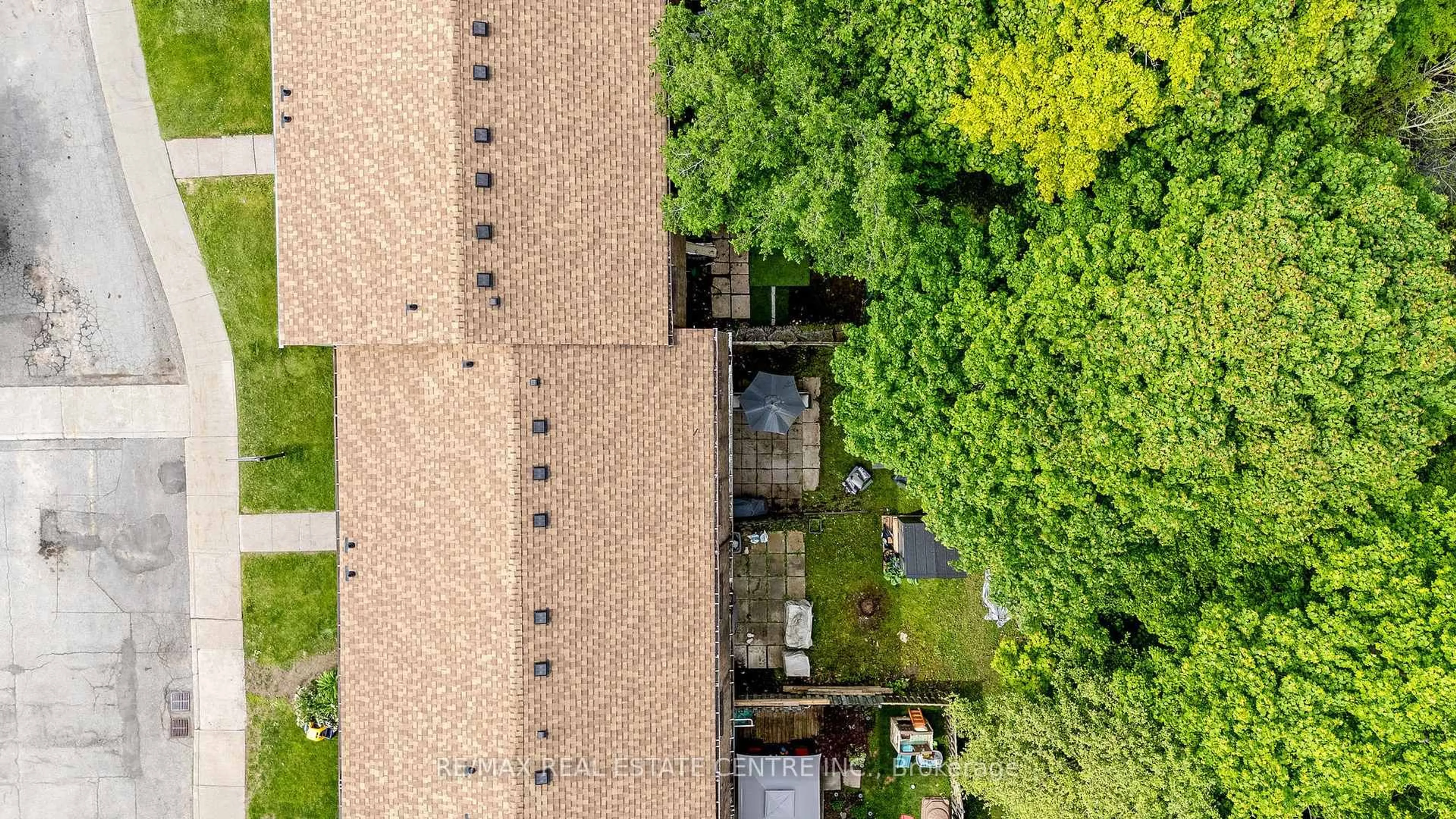 A pic from outside/outdoor area/front of a property/back of a property/a pic from drone, unknown for 177 Kingham Rd, Halton Hills Ontario L7J 2P3
