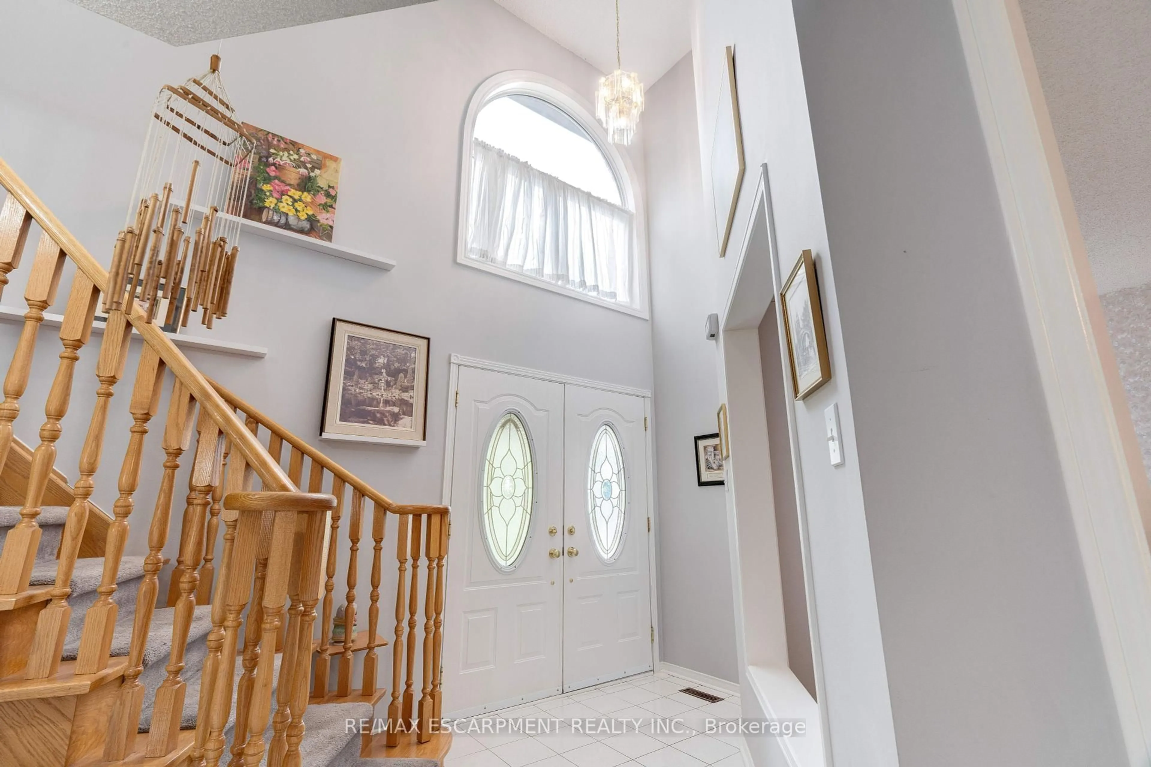 Indoor foyer for 3502 Pintail Circ, Mississauga Ontario L5N 6C7
