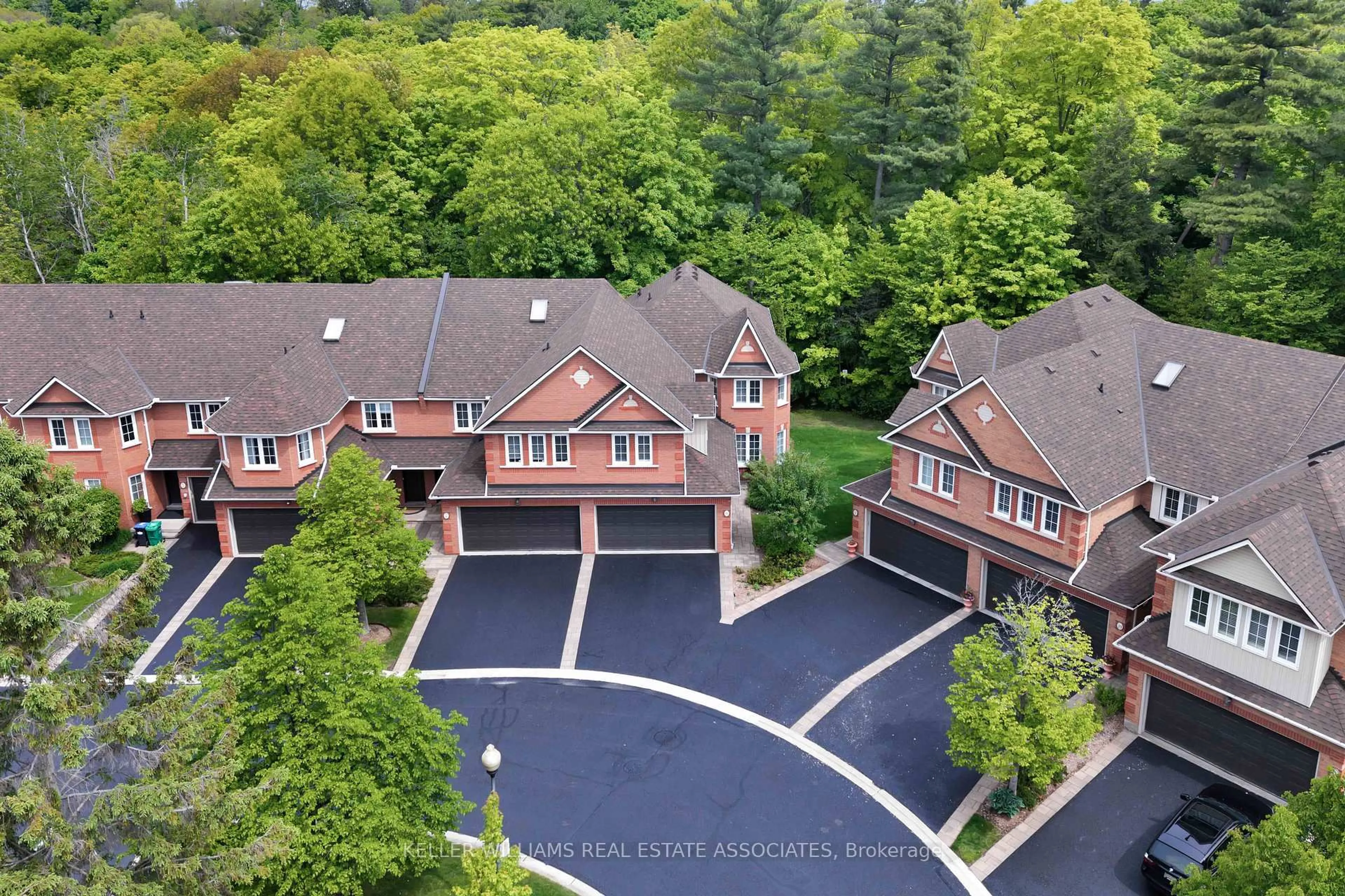 A pic from outside/outdoor area/front of a property/back of a property/a pic from drone, unknown for 1735 The Collegeway N/A #8, Mississauga Ontario L5L 3S7