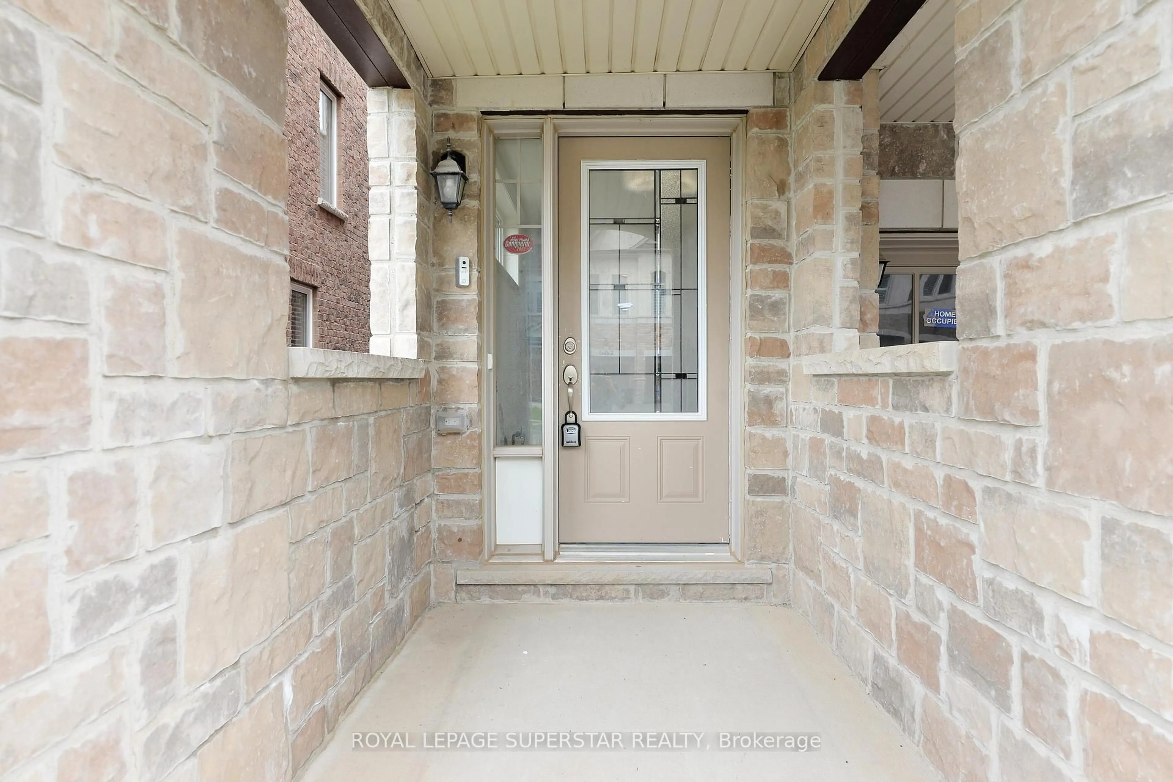 Indoor entryway for 3966 Thomas Alton Blvd, Burlington Ontario L7M 2A4