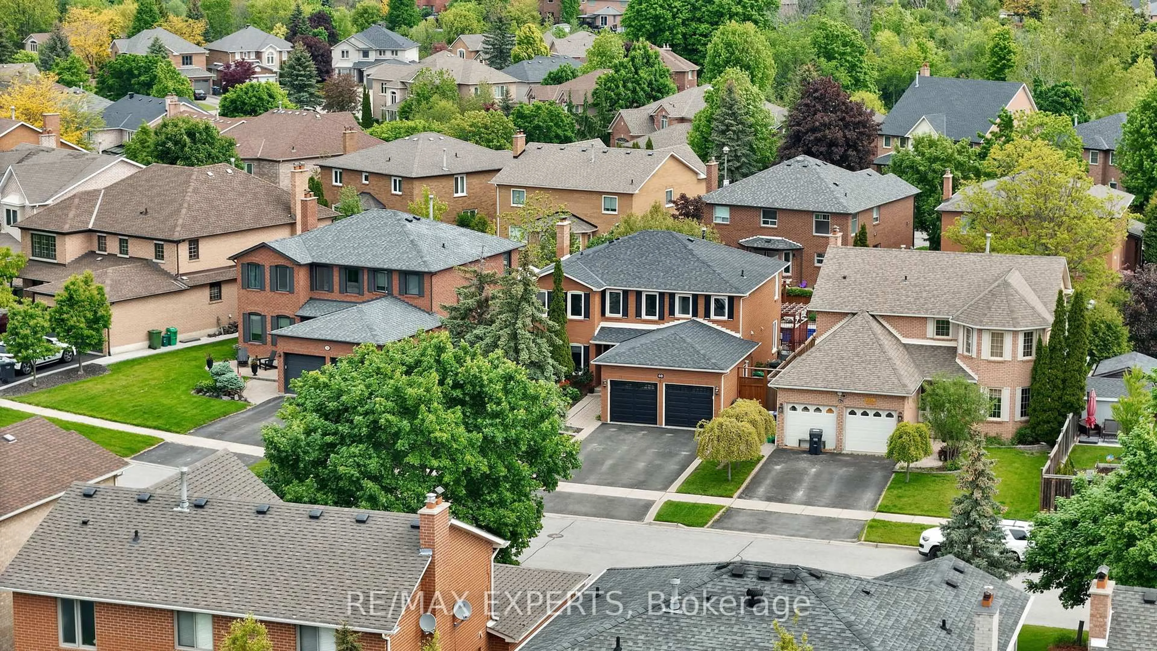 A pic from outside/outdoor area/front of a property/back of a property/a pic from drone, street for 60 Taylorwood Ave, Caledon Ontario L7E 1J5