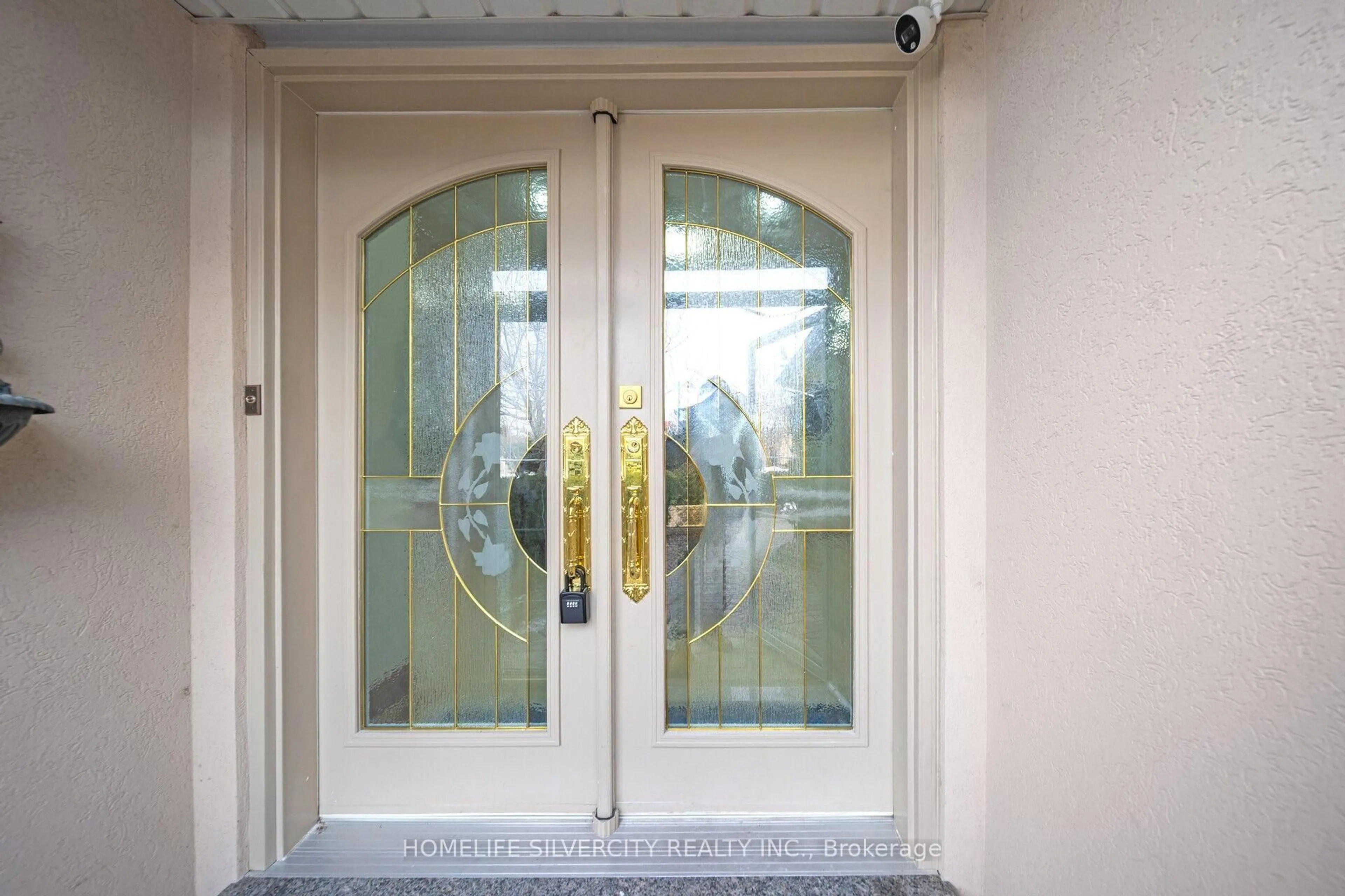 Indoor foyer for 14 Rembrandt Cres, Brampton Ontario L6Y 3M8
