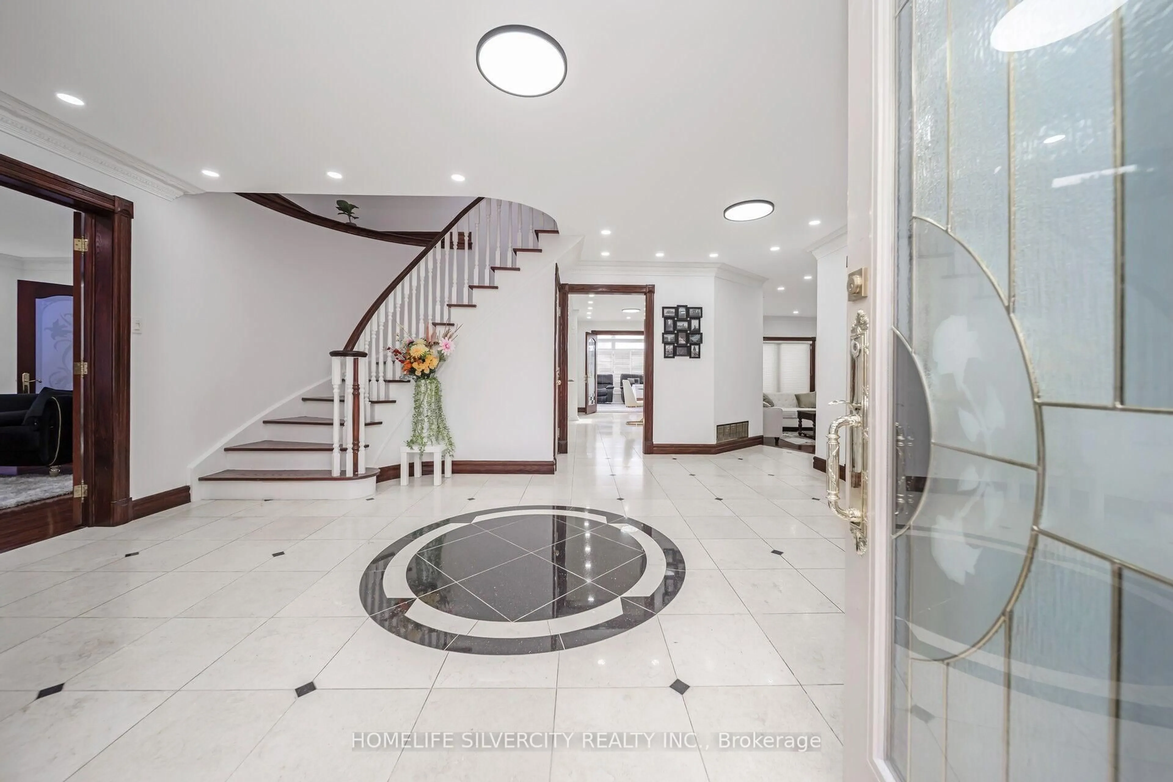 Indoor foyer for 14 Rembrandt Cres, Brampton Ontario L6Y 3M8
