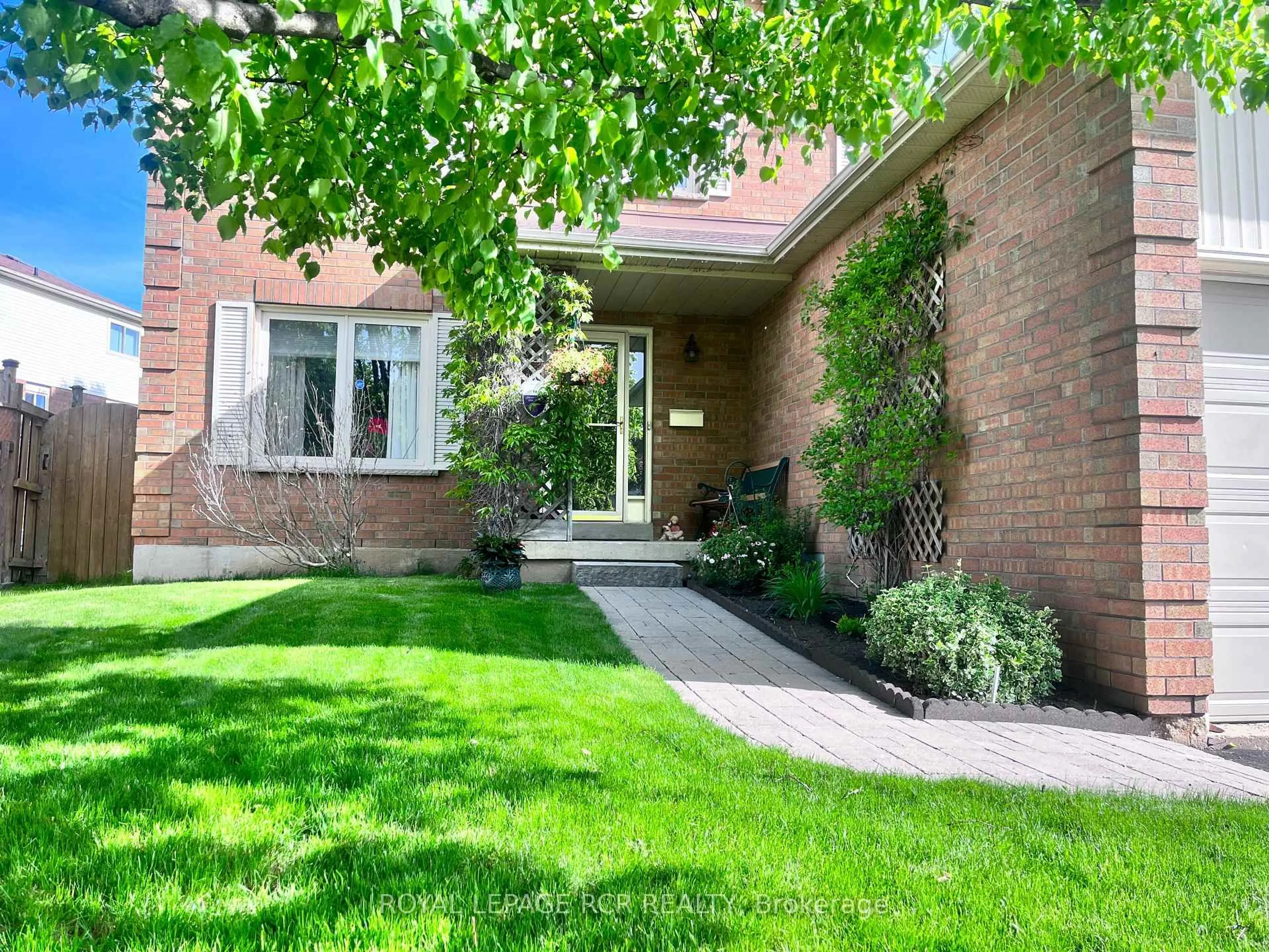 Home with brick exterior material, street for 515 College Ave, Orangeville Ontario L9W 4R9