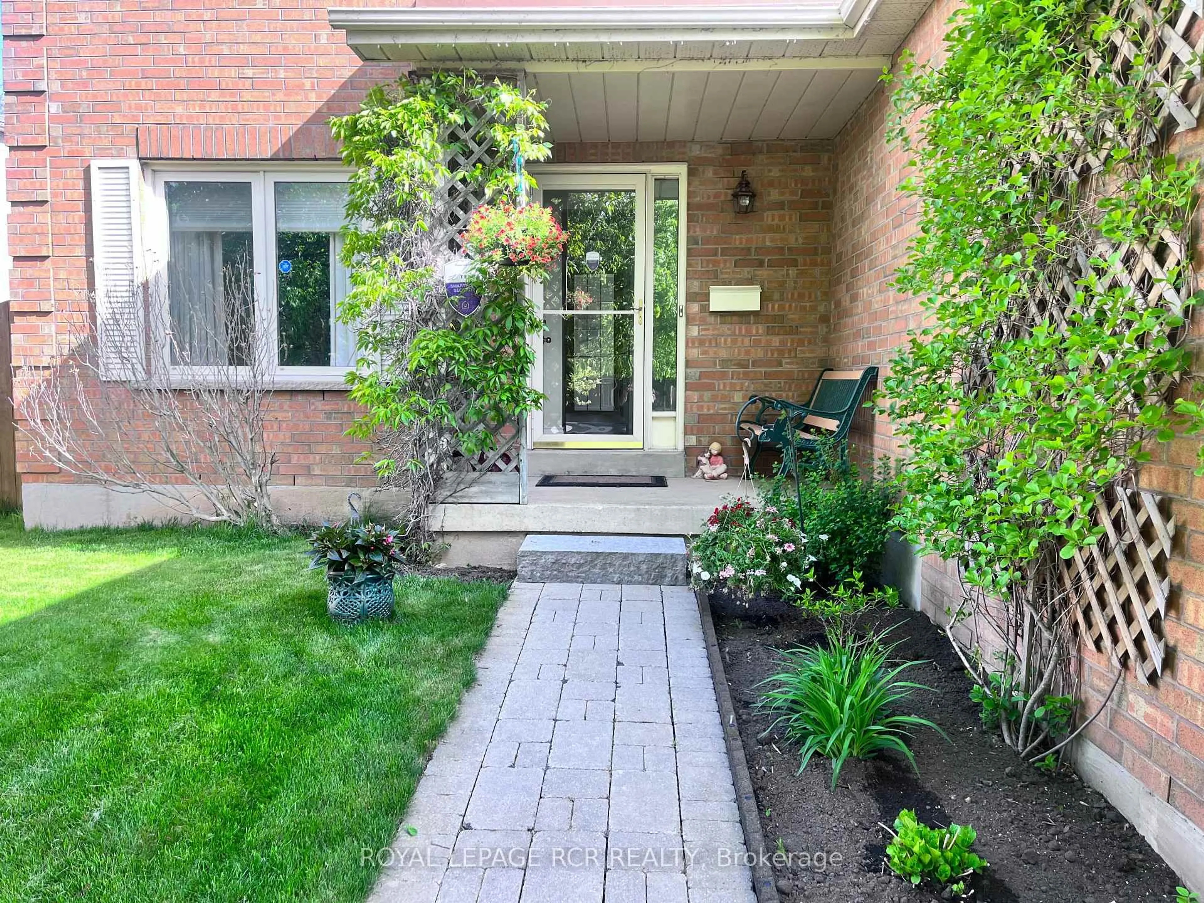 Indoor entryway for 515 College Ave, Orangeville Ontario L9W 4R9