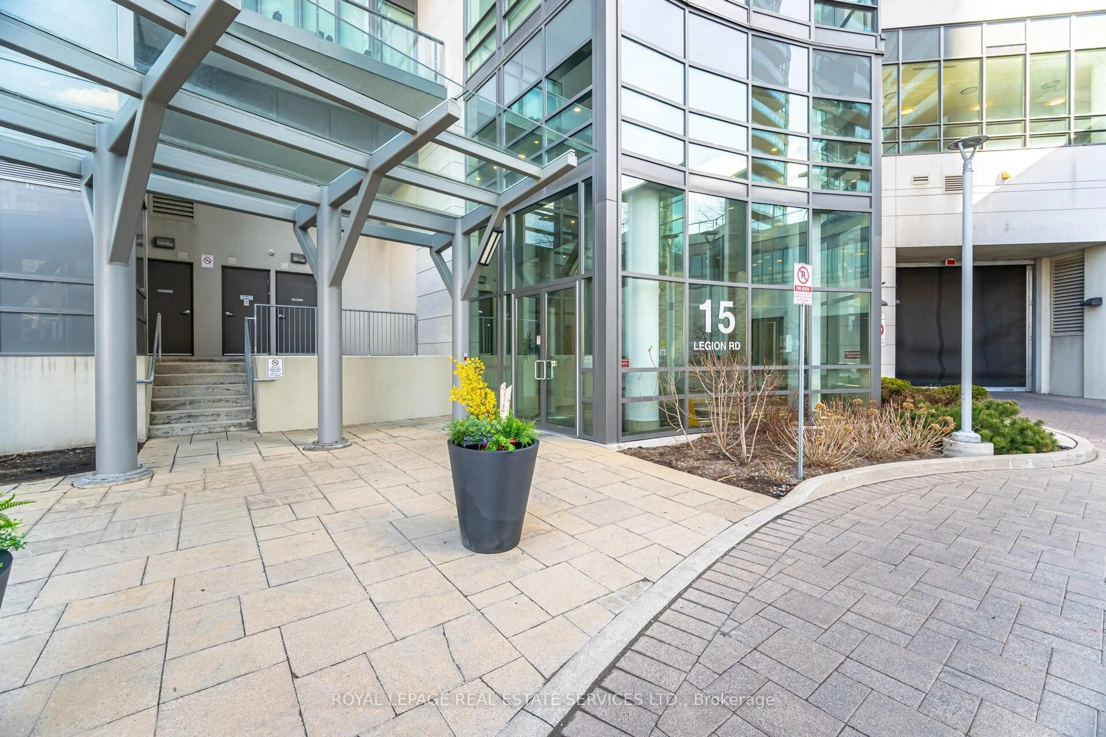 Indoor foyer for 15 Legion Rd #1404, Toronto Ontario M8V 0A9
