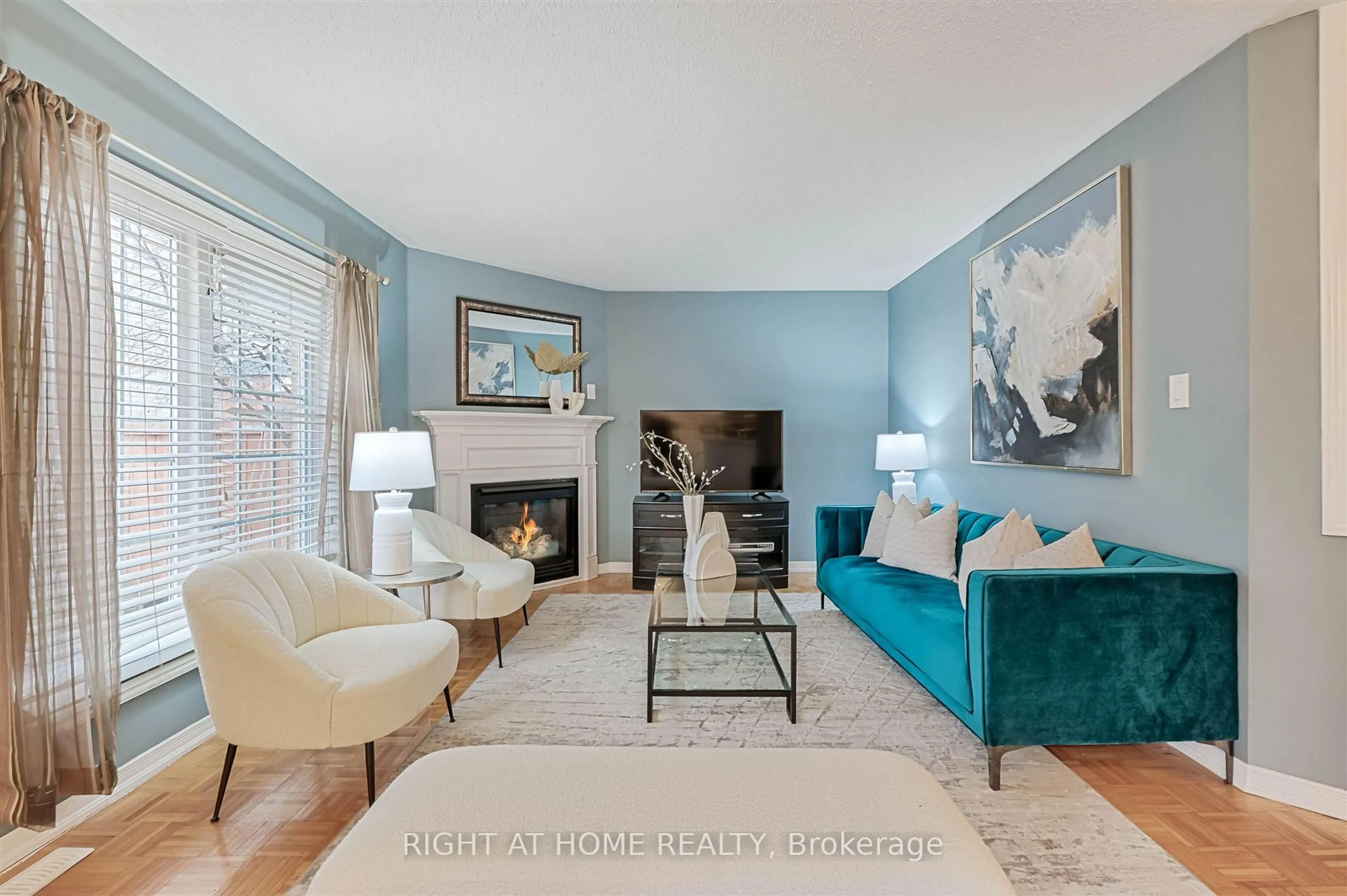 Living room with furniture, unknown for 49 Briarcroft Rd, Brampton Ontario L7A 1X7