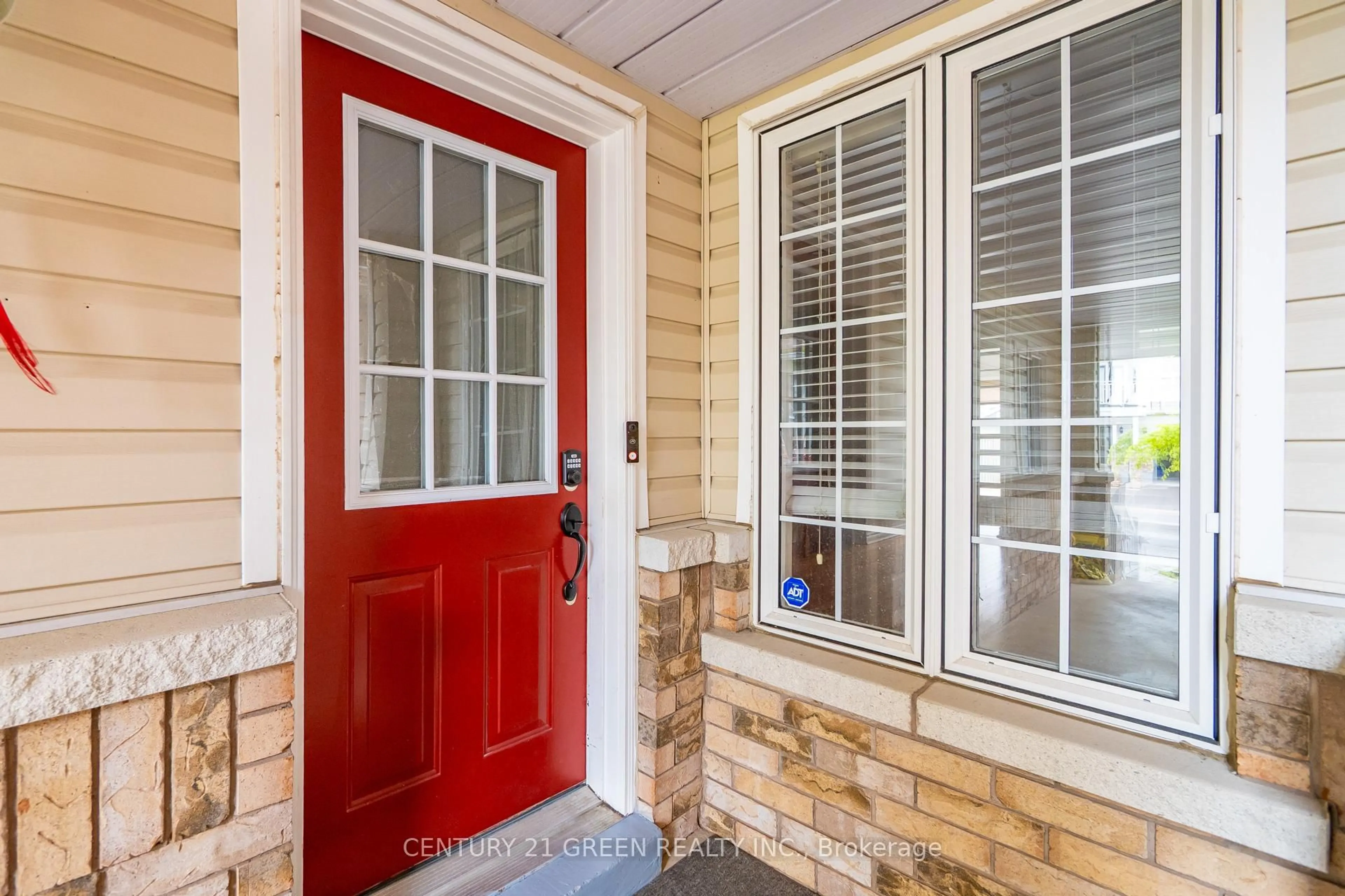 Indoor entryway for 32 Dills Cres, Milton Ontario L9T 5P9