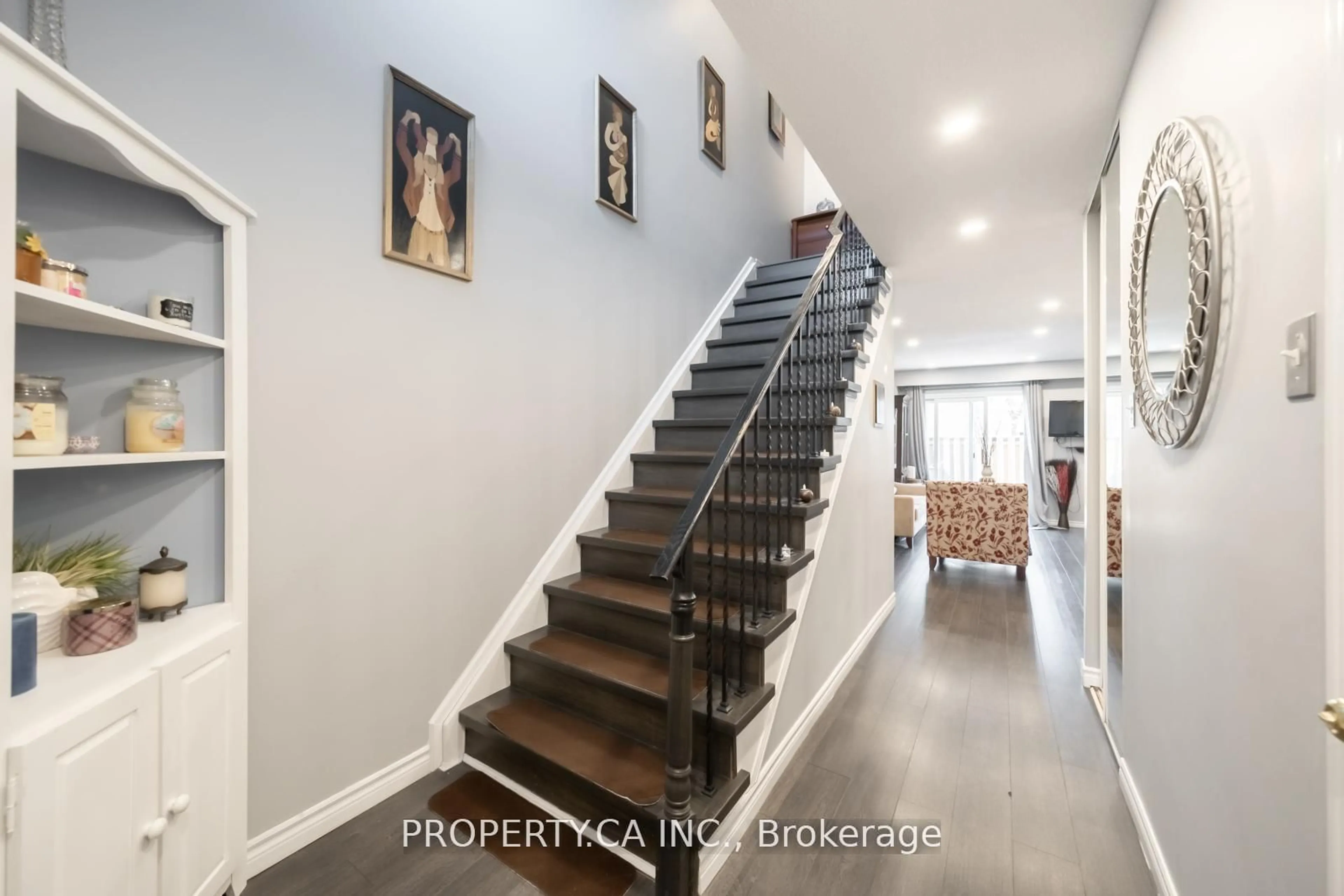Indoor entryway for 64 Dawson Cres, Brampton Ontario L6V 3M6