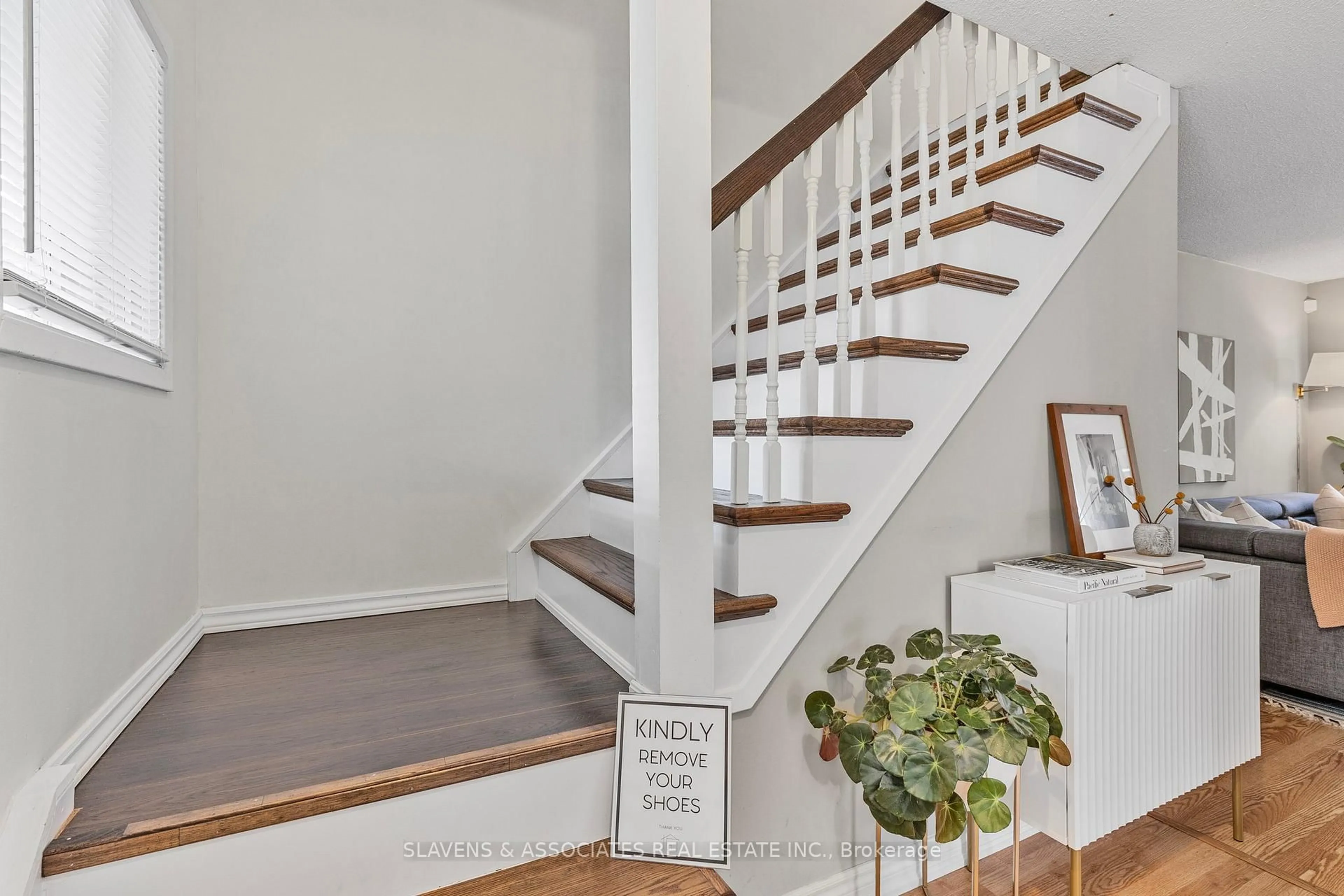 Stairs for 37 Vodden St, Brampton Ontario L6X 2W6