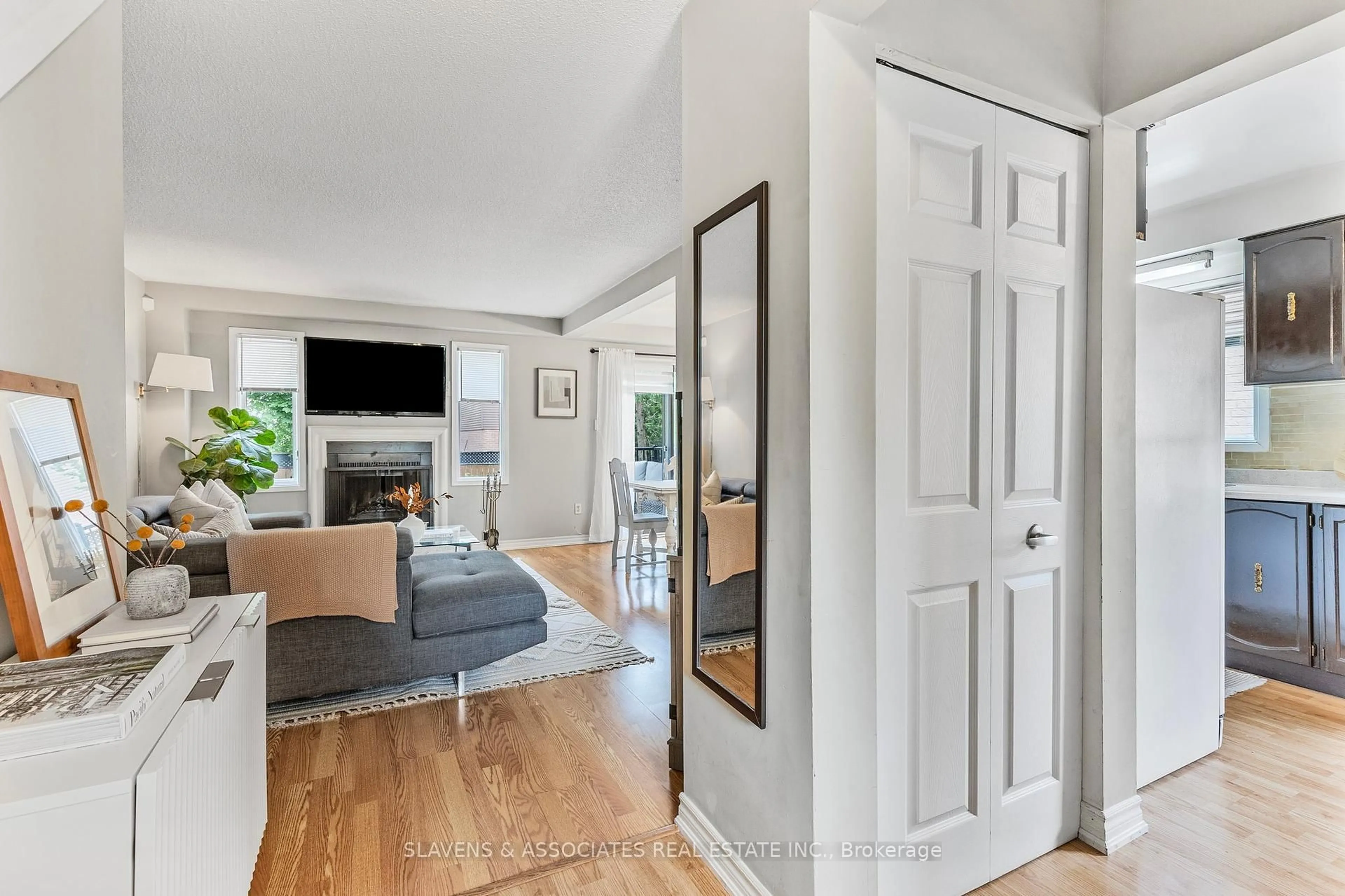 Indoor entryway for 37 Vodden St, Brampton Ontario L6X 2W6