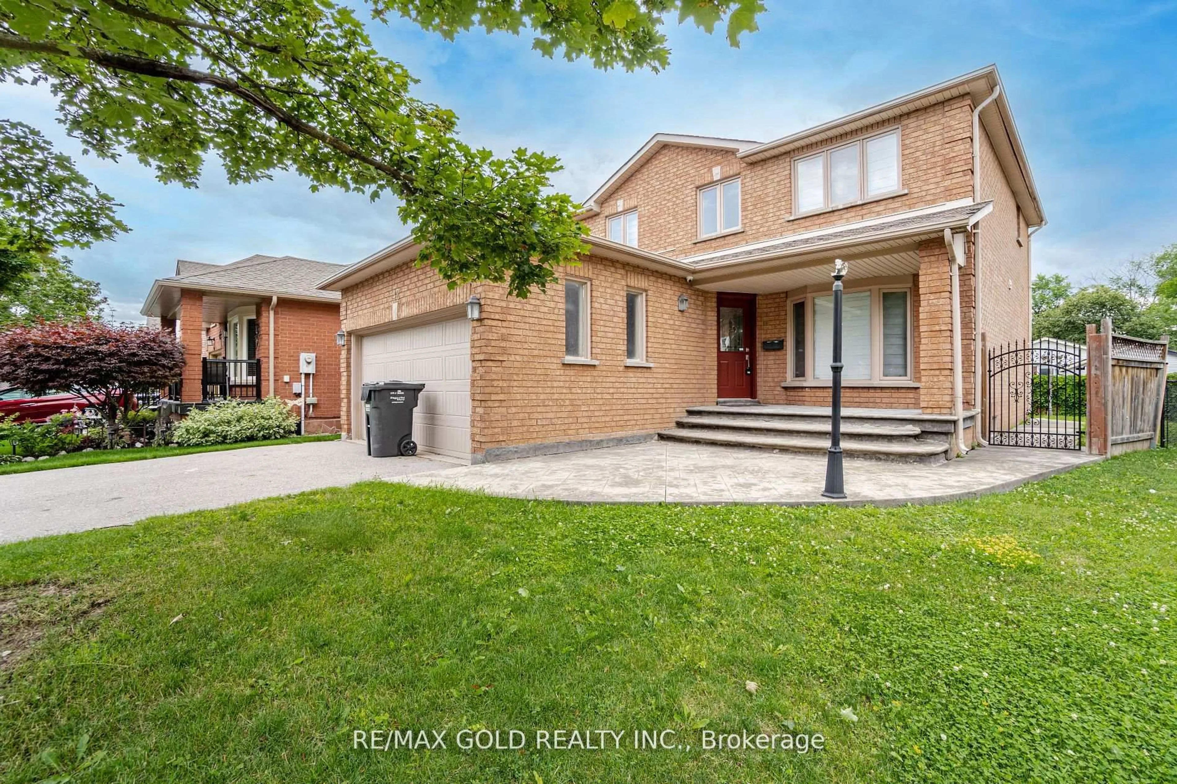 Home with brick exterior material, street for 42 BRAEMORE Rd, Brampton Ontario L6X 1E5