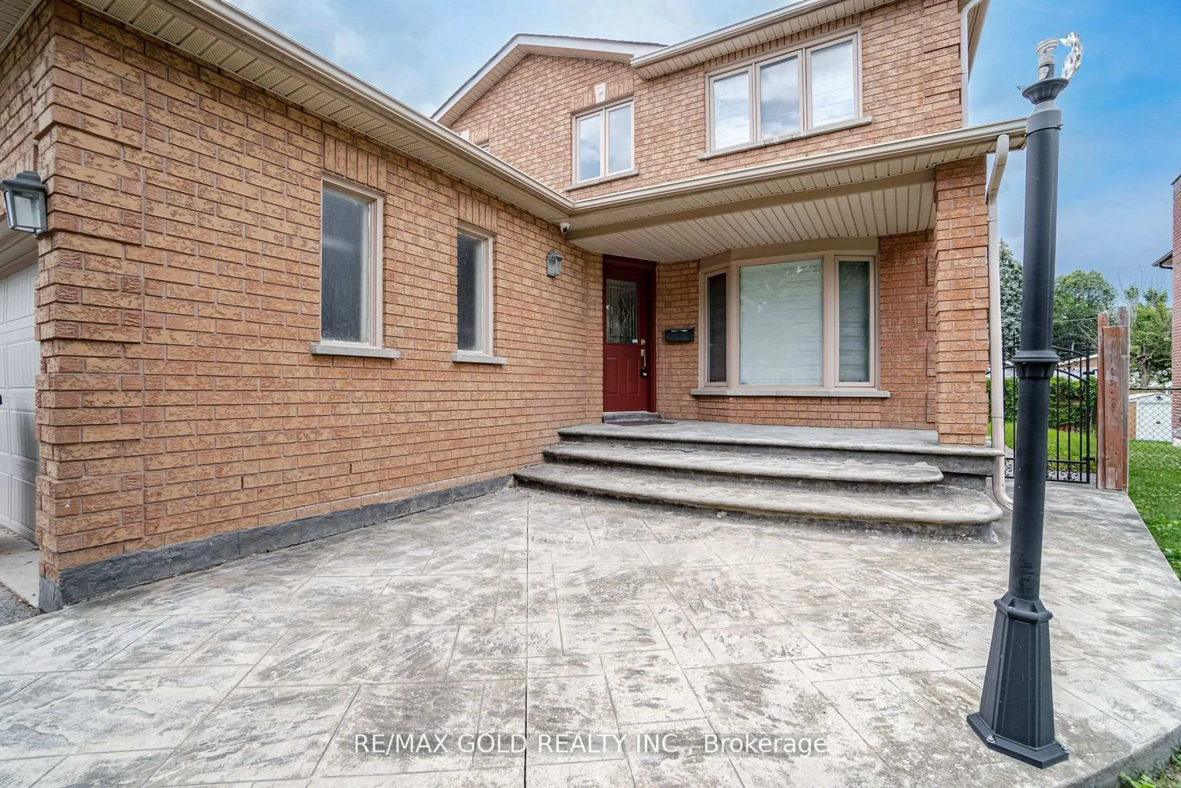 Home with brick exterior material, street for 42 BRAEMORE Rd, Brampton Ontario L6X 1E5
