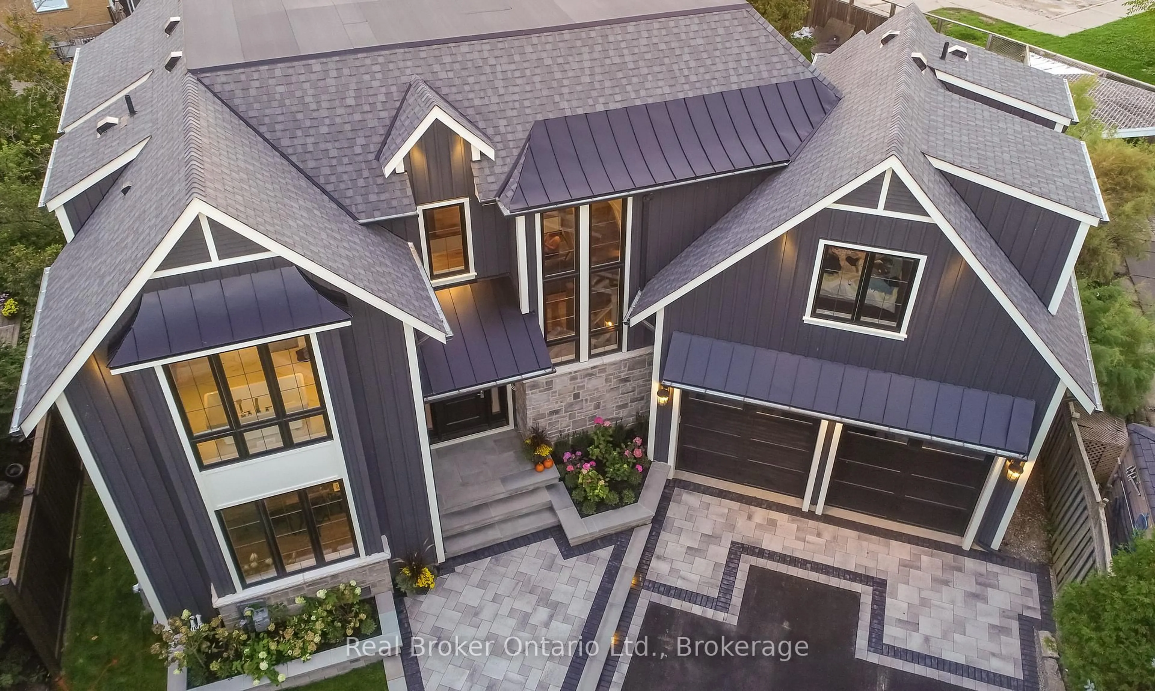 A pic from outside/outdoor area/front of a property/back of a property/a pic from drone, street for 1247 Wood Pl, Oakville Ontario L6L 2R4