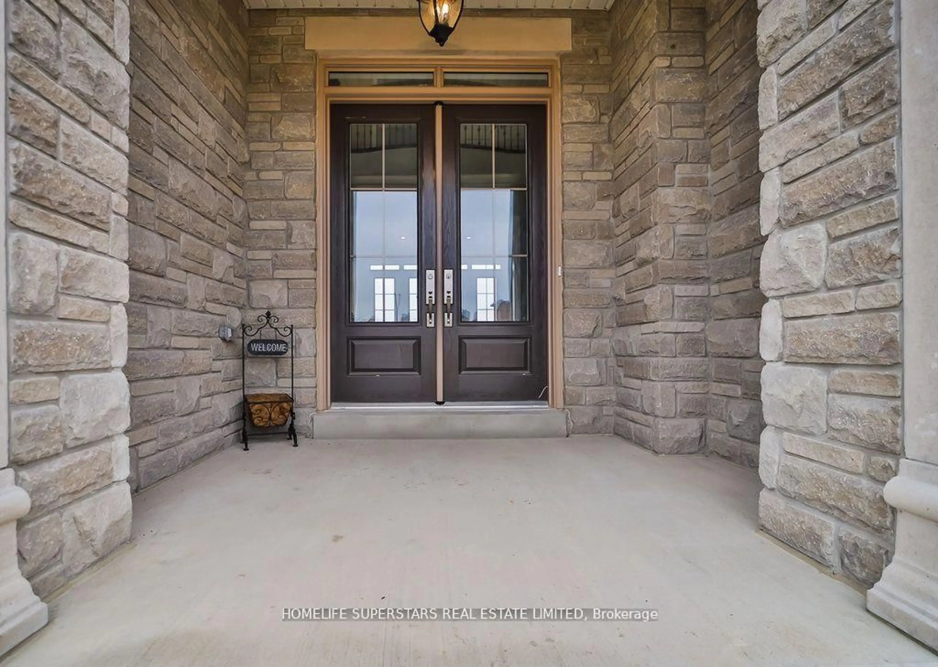 Indoor entryway for 134 AMOS DRIVE Amos Dr, Caledon Ontario L7E 4L7