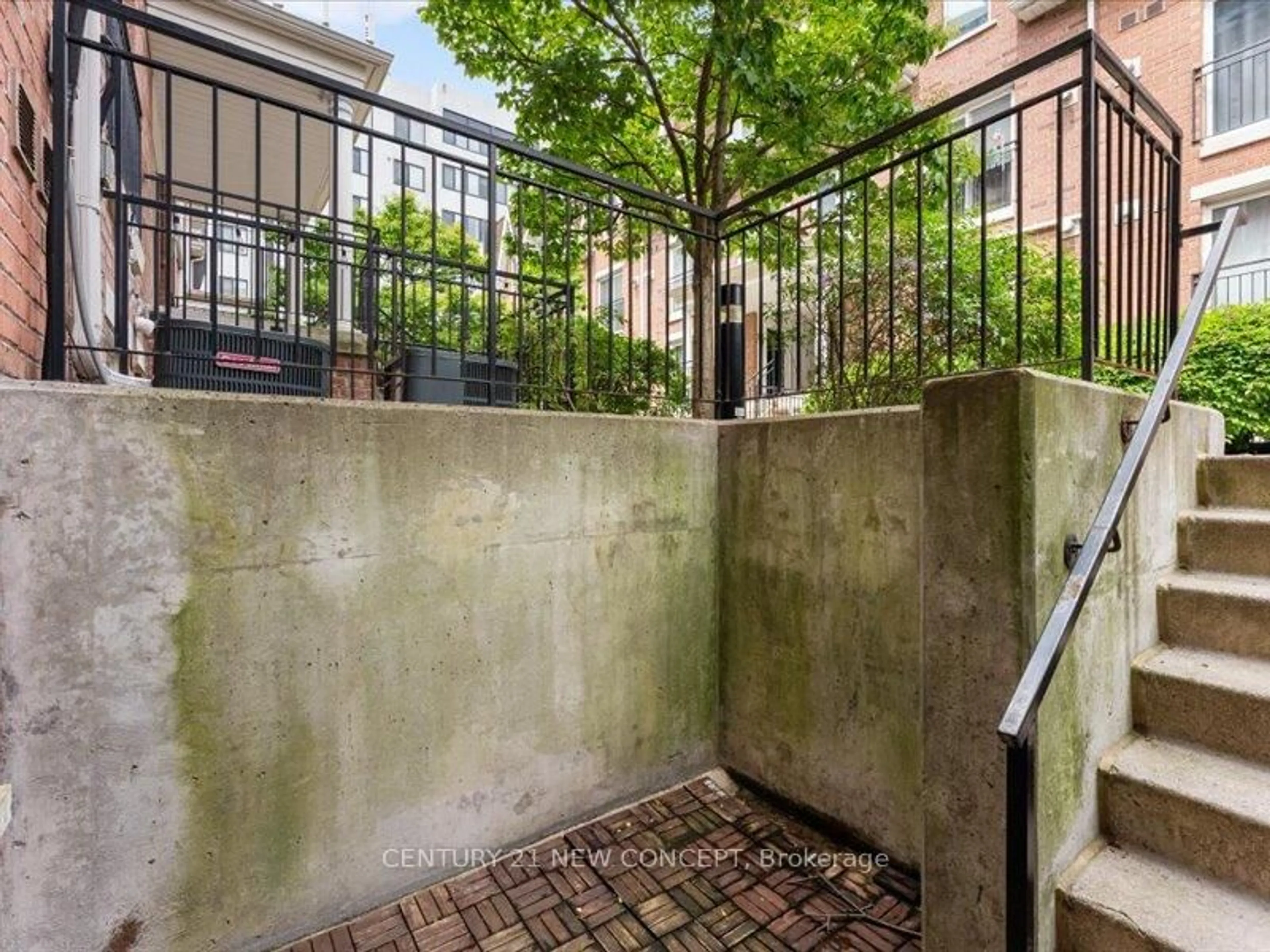Patio, unknown for 10 Laidlaw St #Th725, Toronto Ontario M6K 1X2