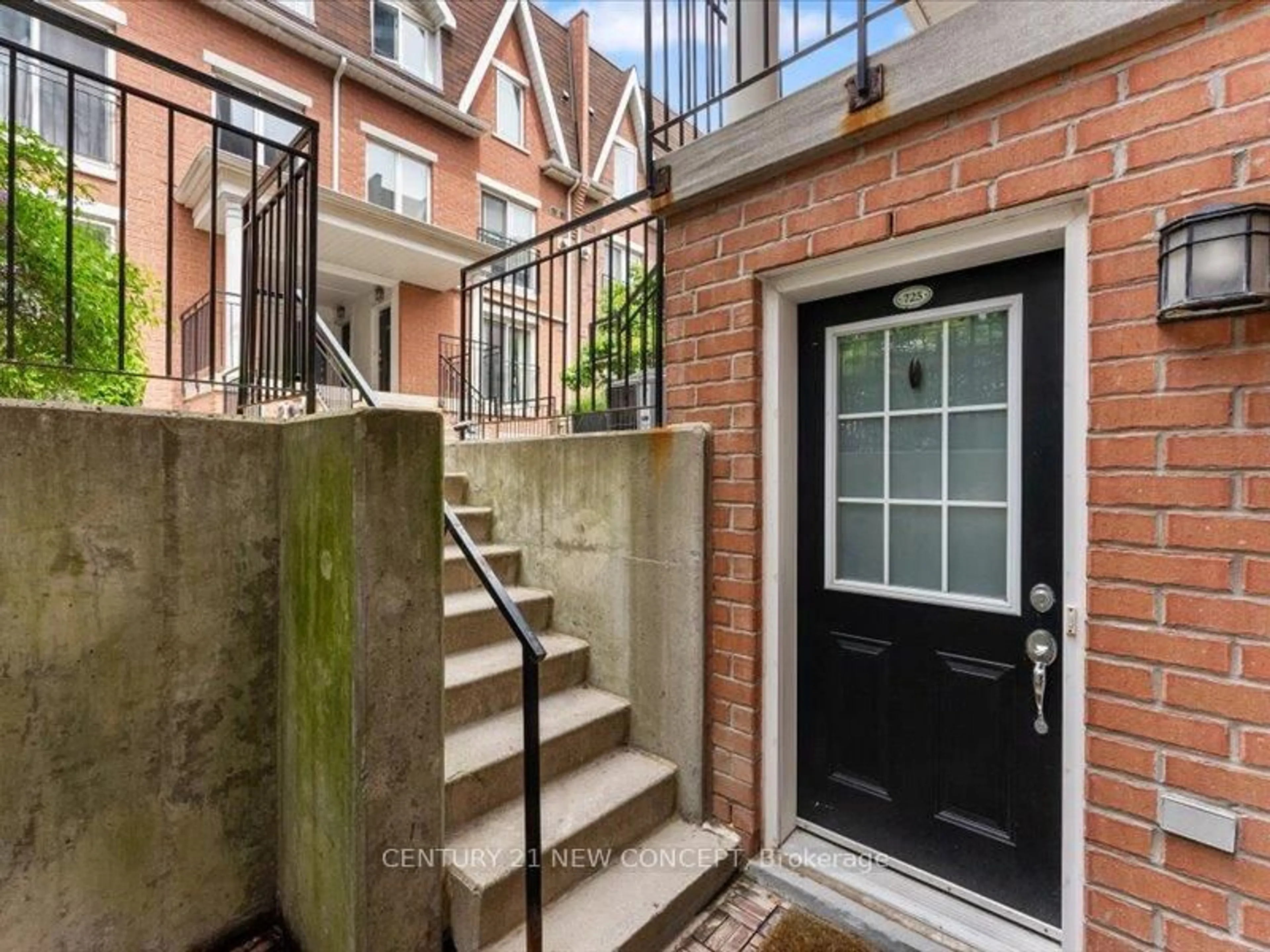 Unknown for 10 Laidlaw St #Th725, Toronto Ontario M6K 1X2