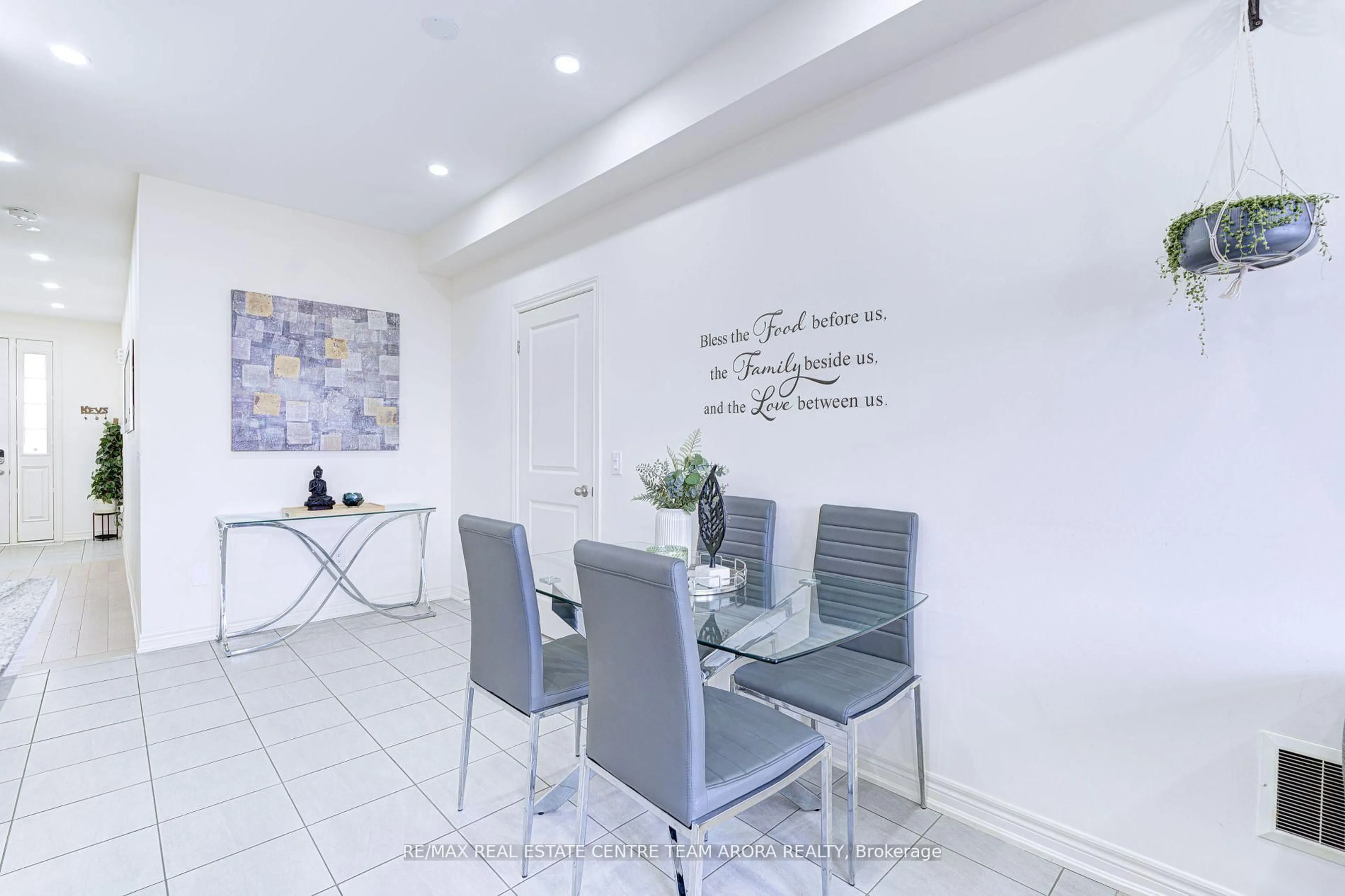 Dining room, ceramic/tile floor for 80 Finegan Circ, Brampton Ontario L7A 4Z8
