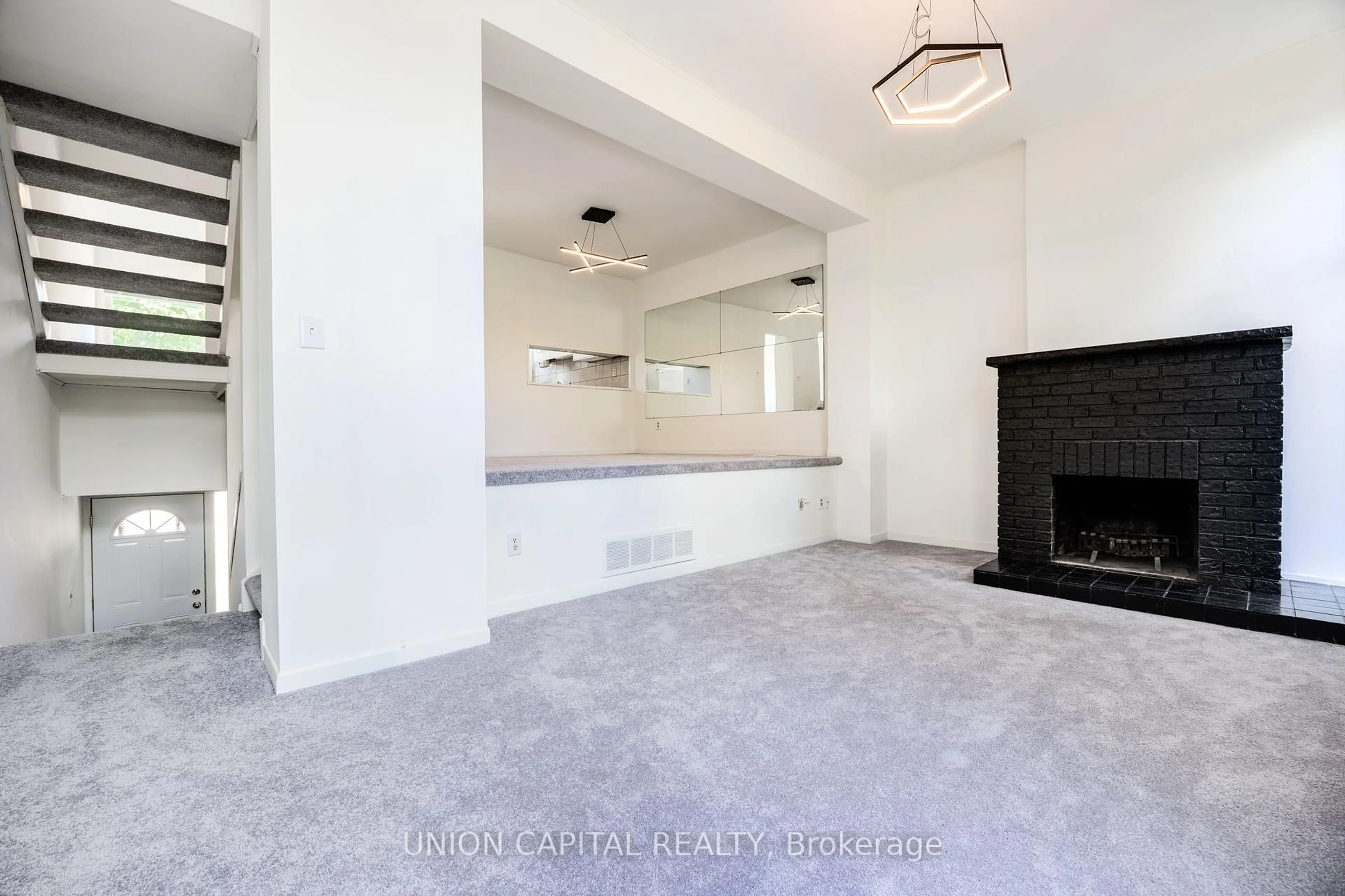 Unknown for 24 Reid Dr #2, Mississauga Ontario L5M 2A6