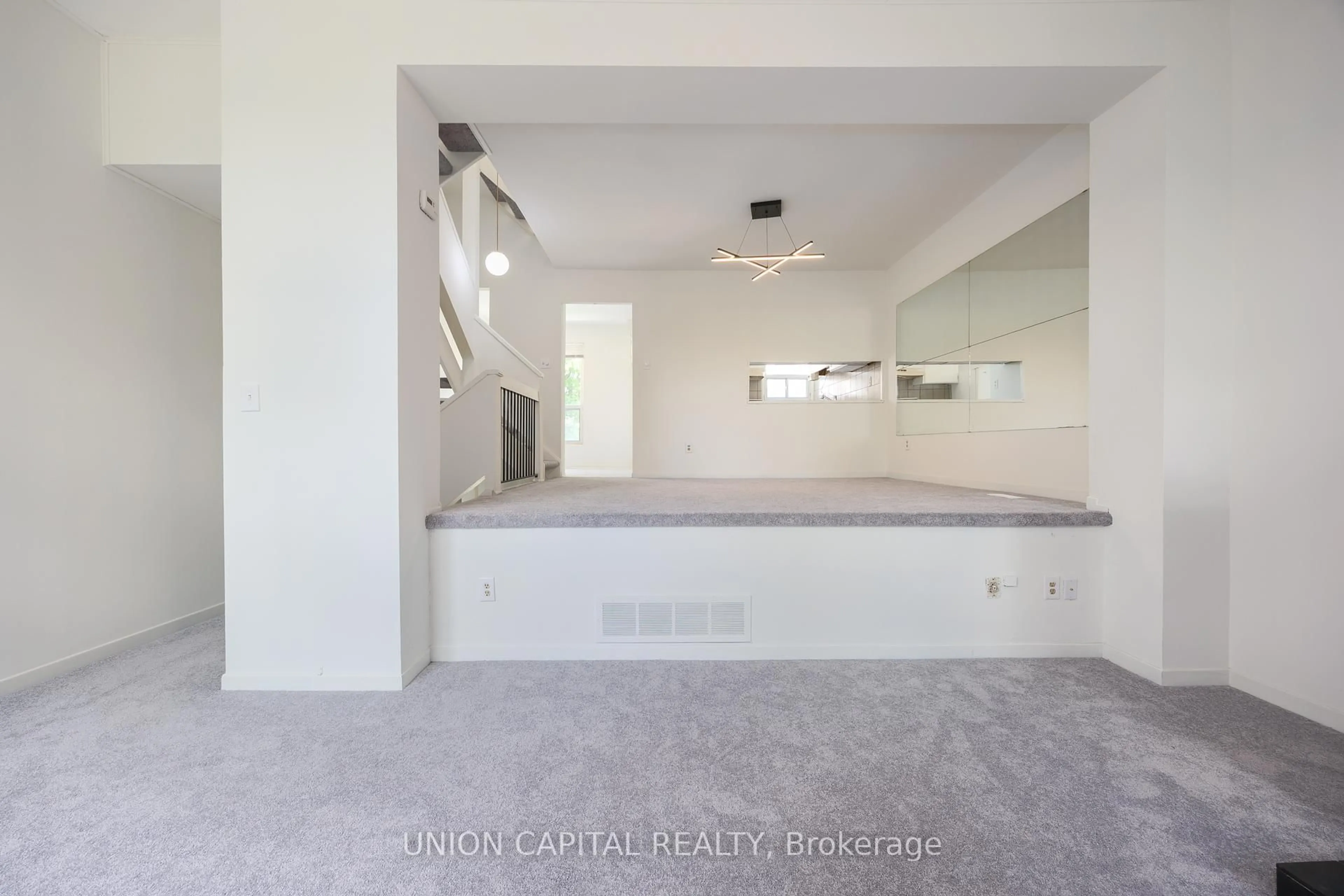Unknown for 24 Reid Dr #2, Mississauga Ontario L5M 2A6