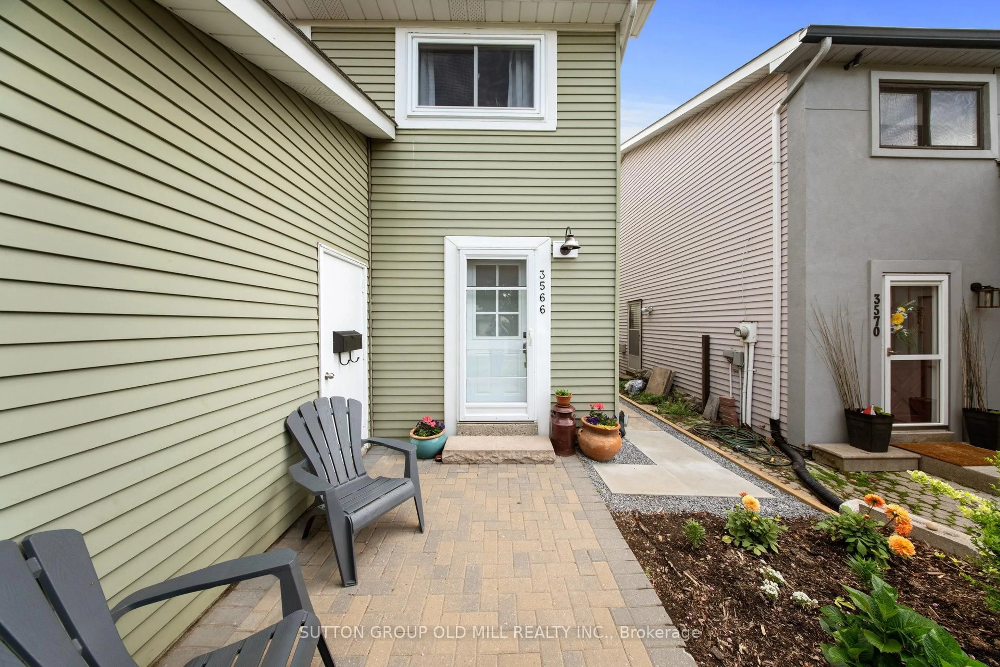 Patio, street for 3566 Woodhurst Cres, Mississauga Ontario L5L 1N4