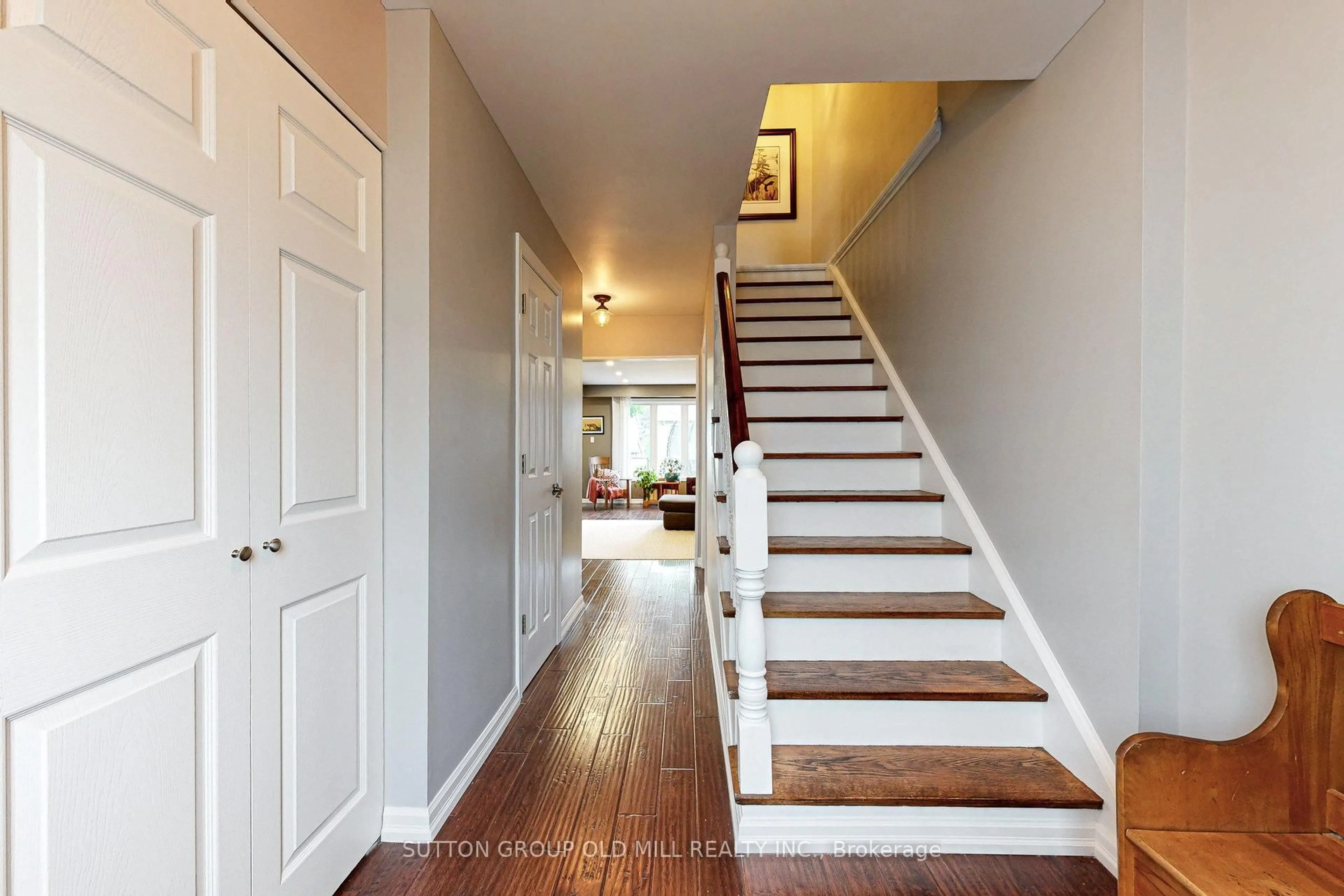 Indoor entryway for 3566 Woodhurst Cres, Mississauga Ontario L5L 1N4