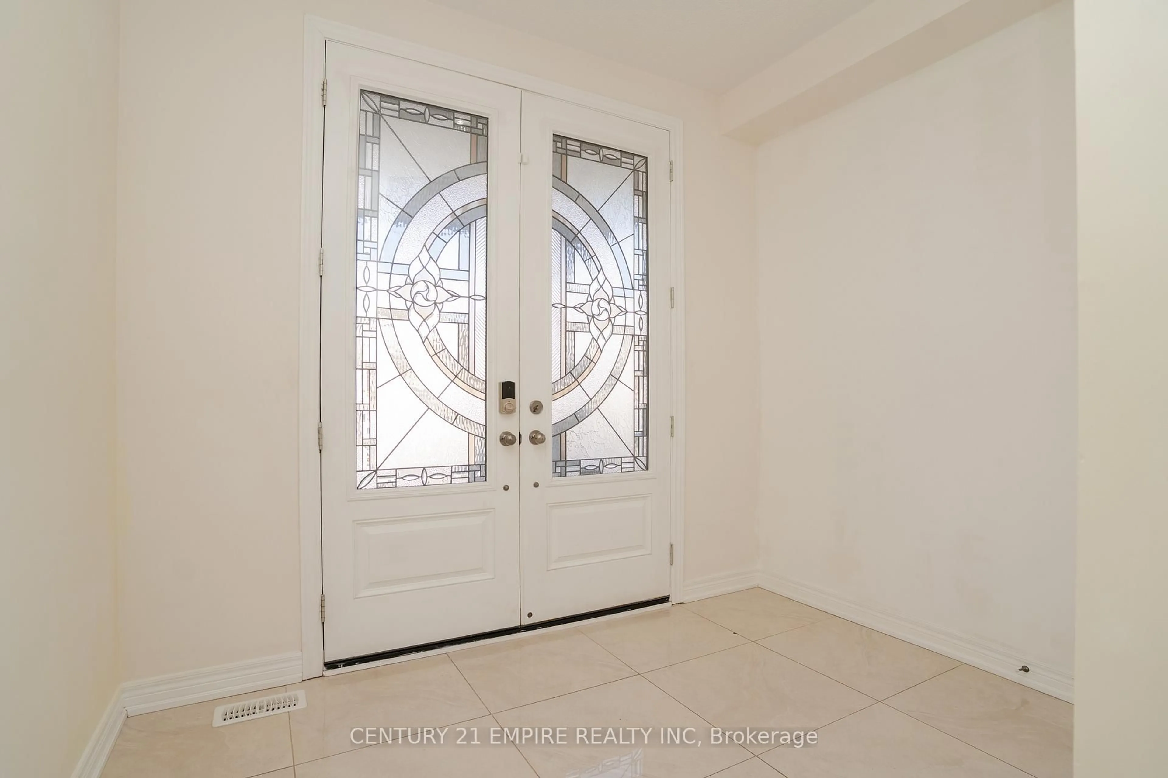 Indoor entryway for 7 Amaretto Crt, Brampton Ontario L6X 5M9