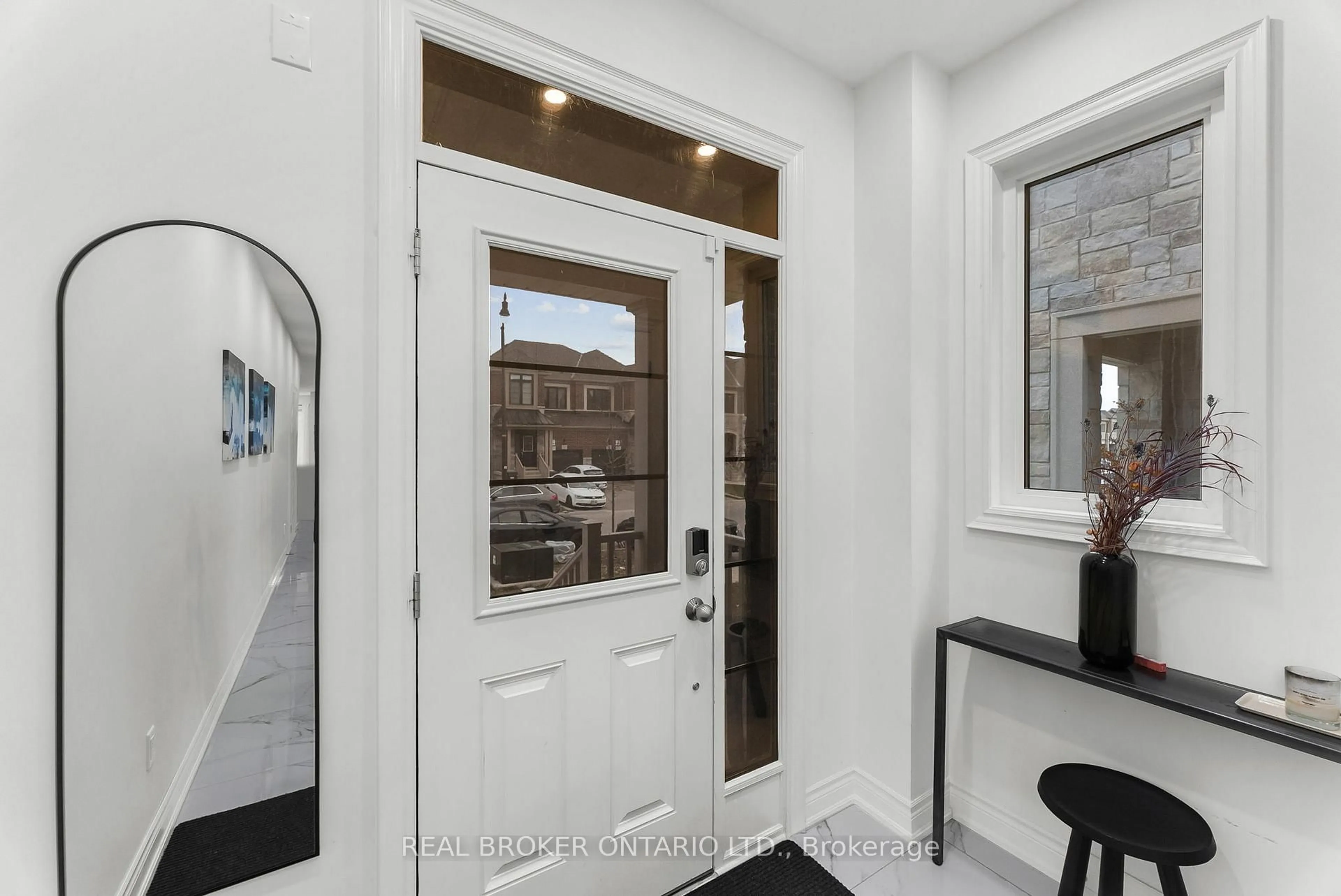 Indoor entryway for 12 Hubbell Rd, Brampton Ontario L6Y 2A5