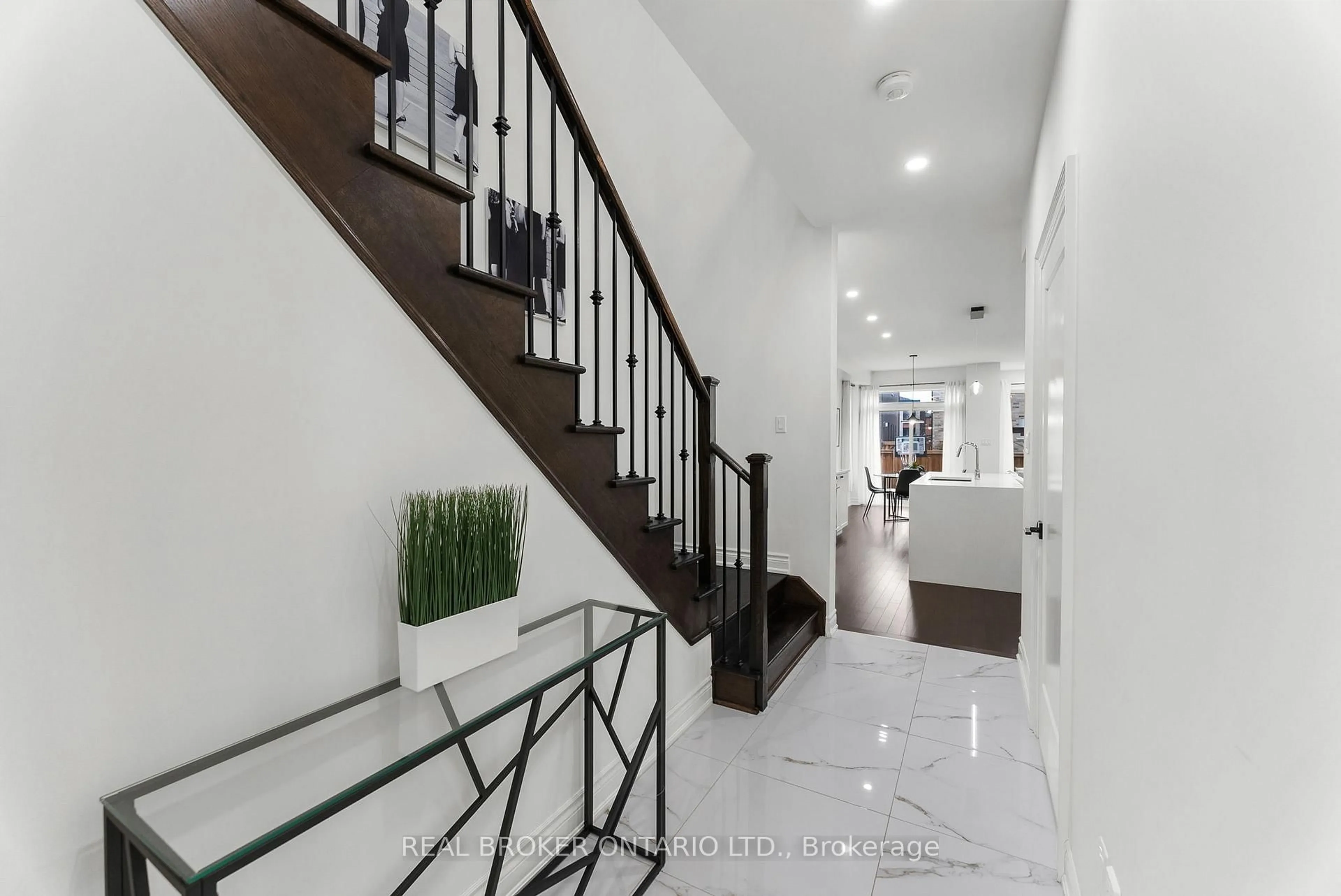 Indoor foyer for 12 Hubbell Rd, Brampton Ontario L6Y 2A5