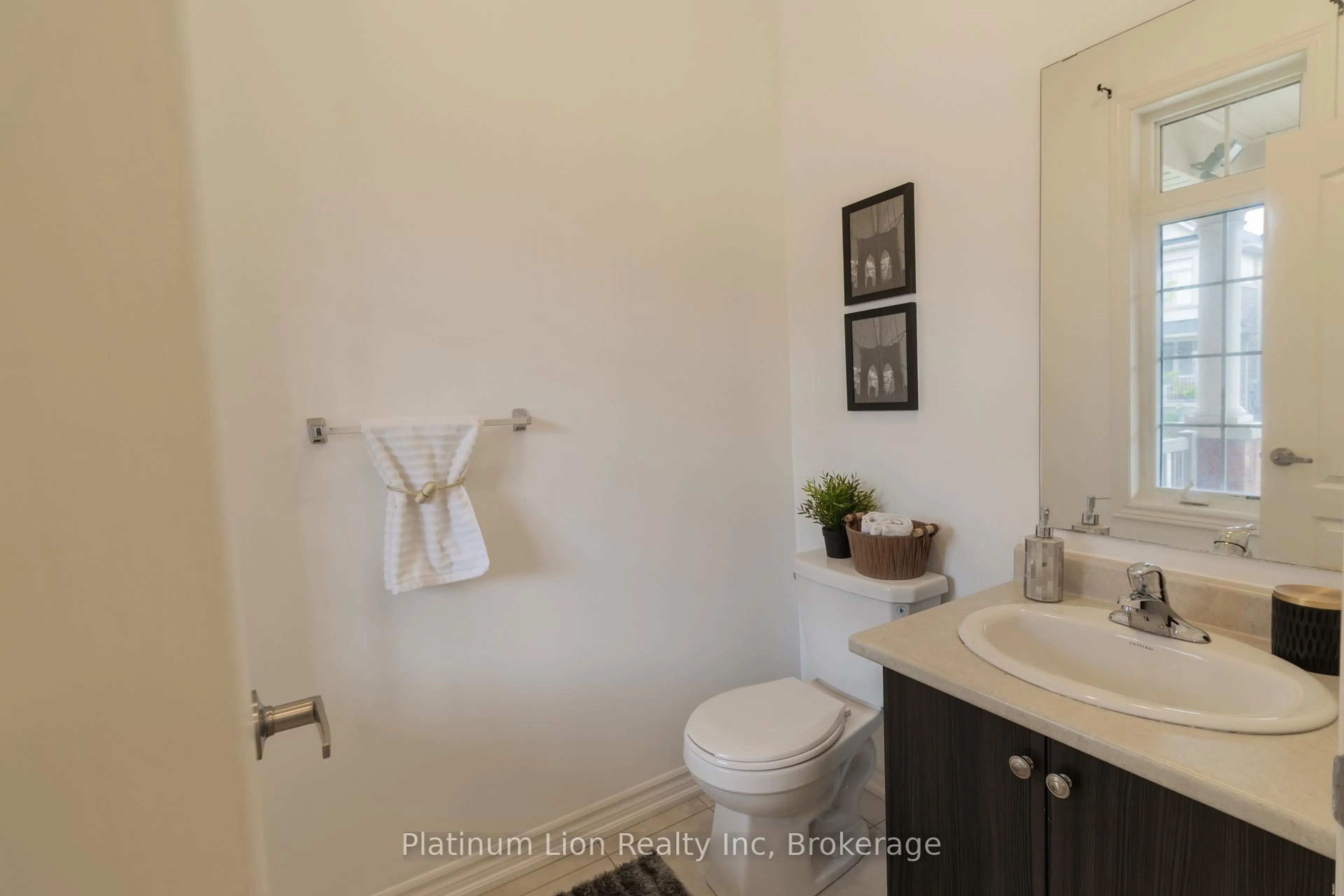 Standard bathroom, ceramic/tile floor for 1545 Chretien St, Milton Ontario L9E 1H2