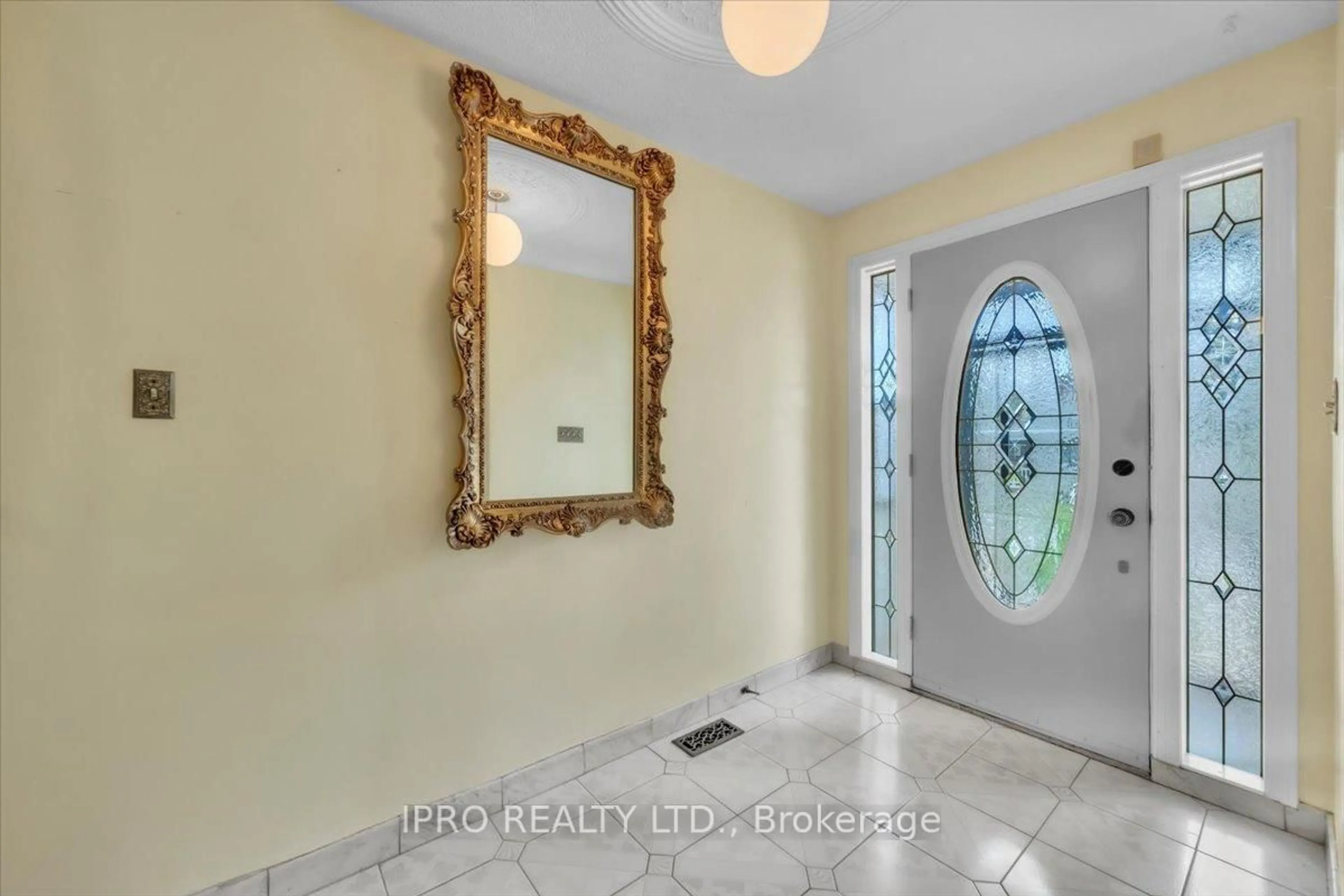 Indoor entryway for 562 harvie Ave, Toronto Ontario M6E 4M1