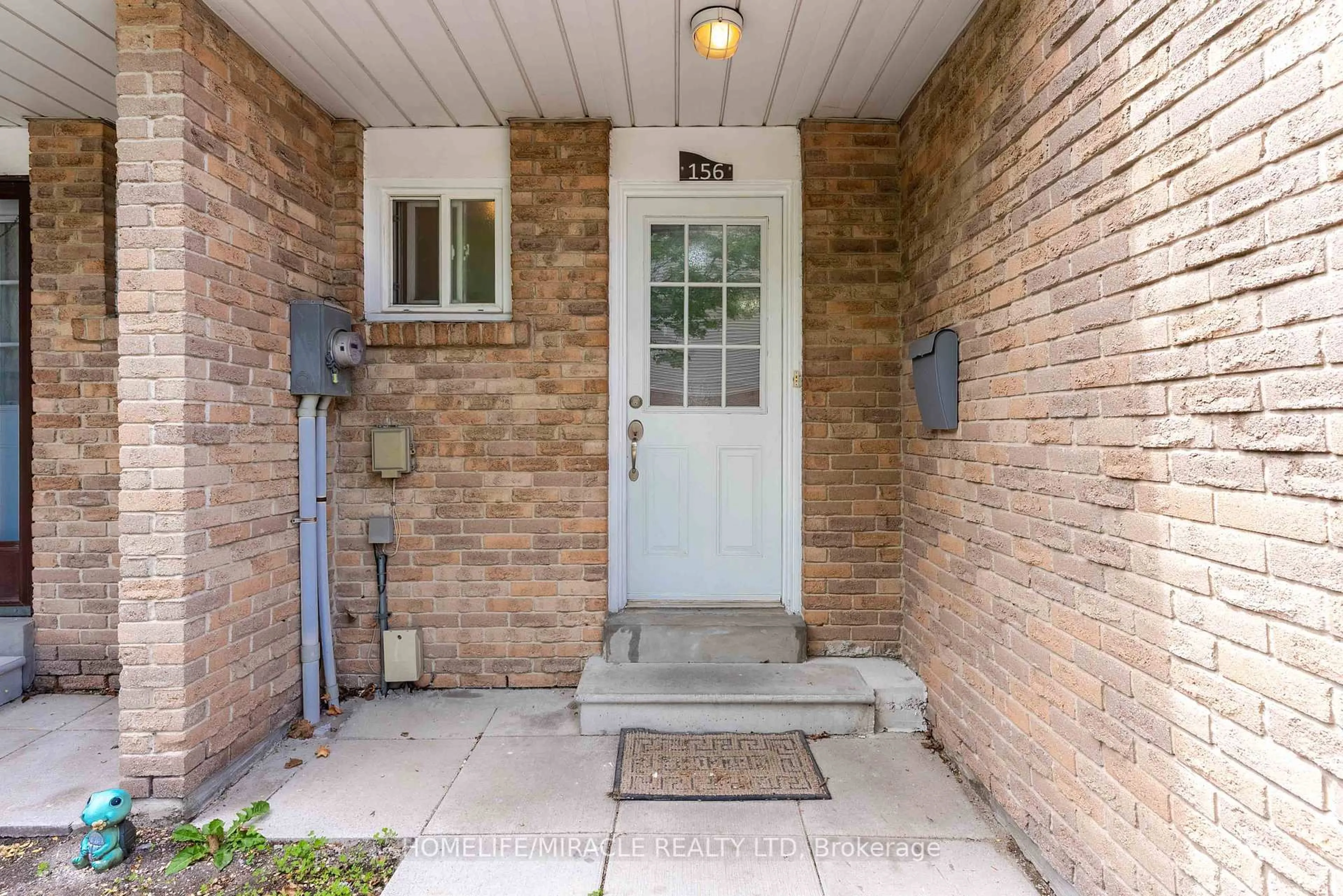 Indoor entryway for 156 Enderby Cres, Brampton Ontario L6T 4C7