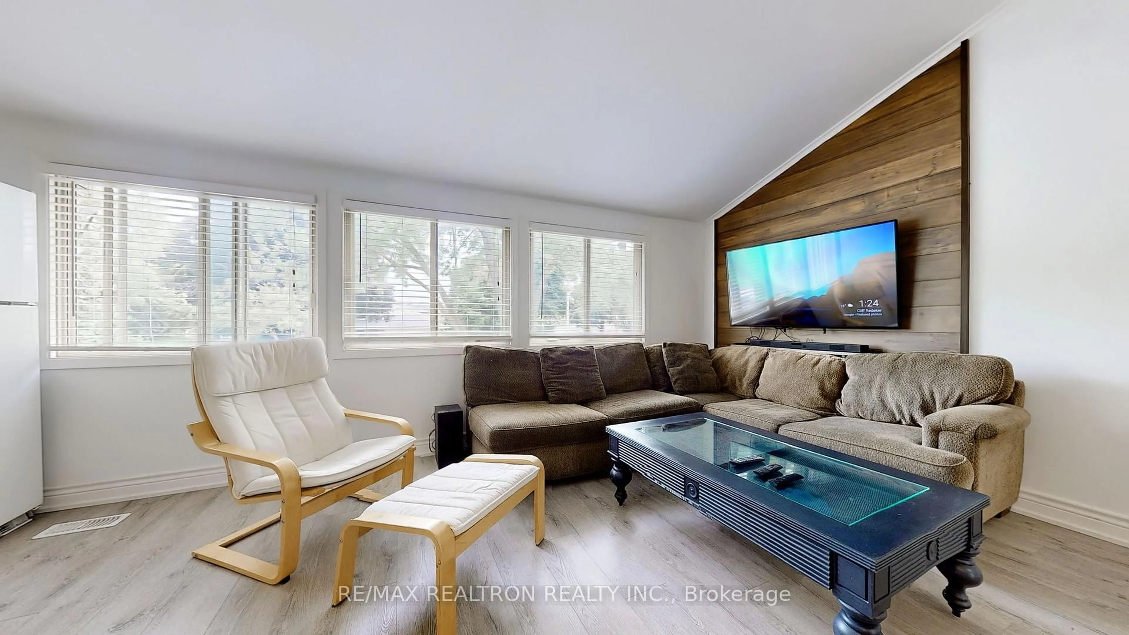 Living room with furniture, wood/laminate floor for 1894 Kirkwall Cres #20, Mississauga Ontario L4X 1P1