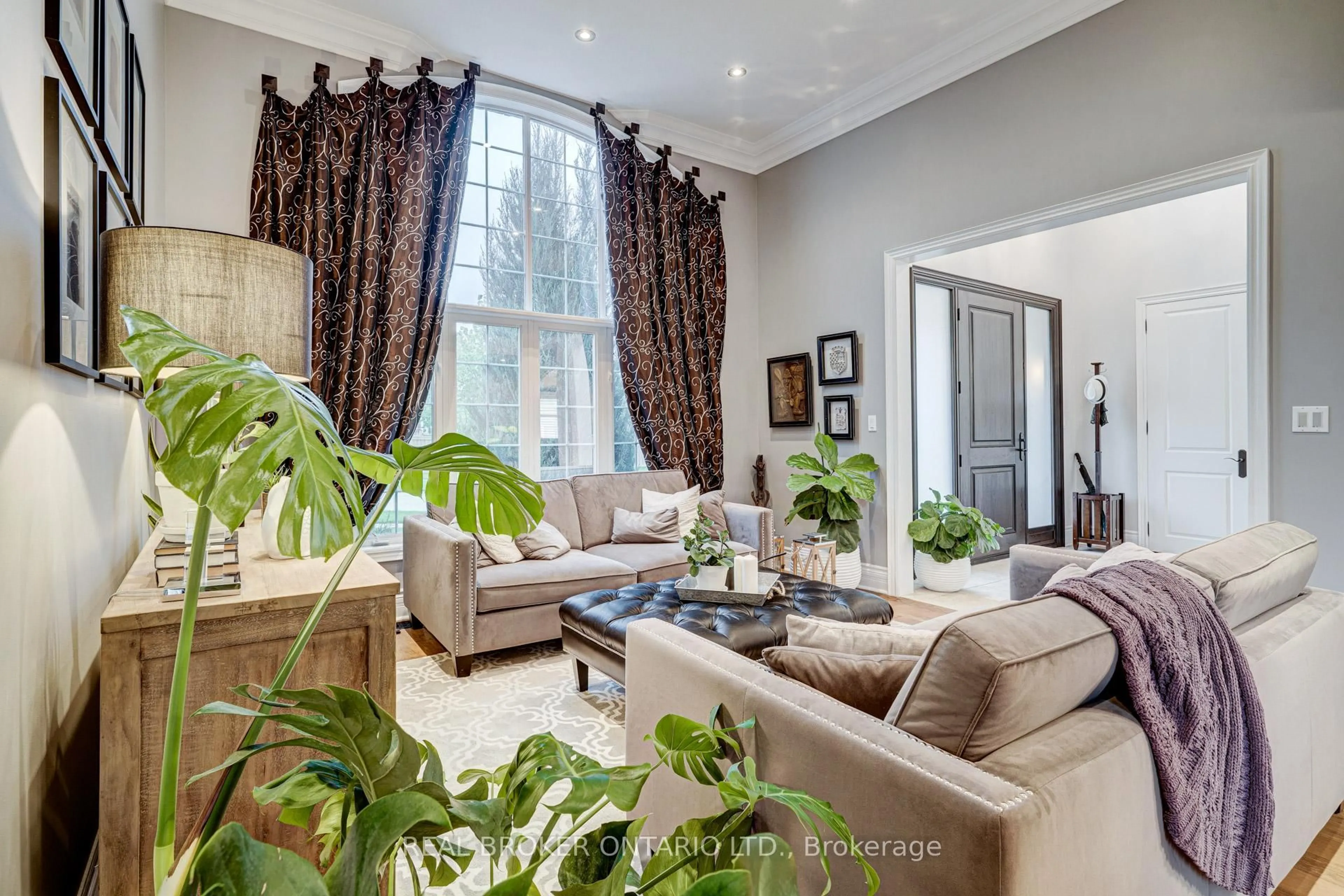 Living room with furniture, unknown for 2197 Wuthering Heights Way, Oakville Ontario L6M 0A3