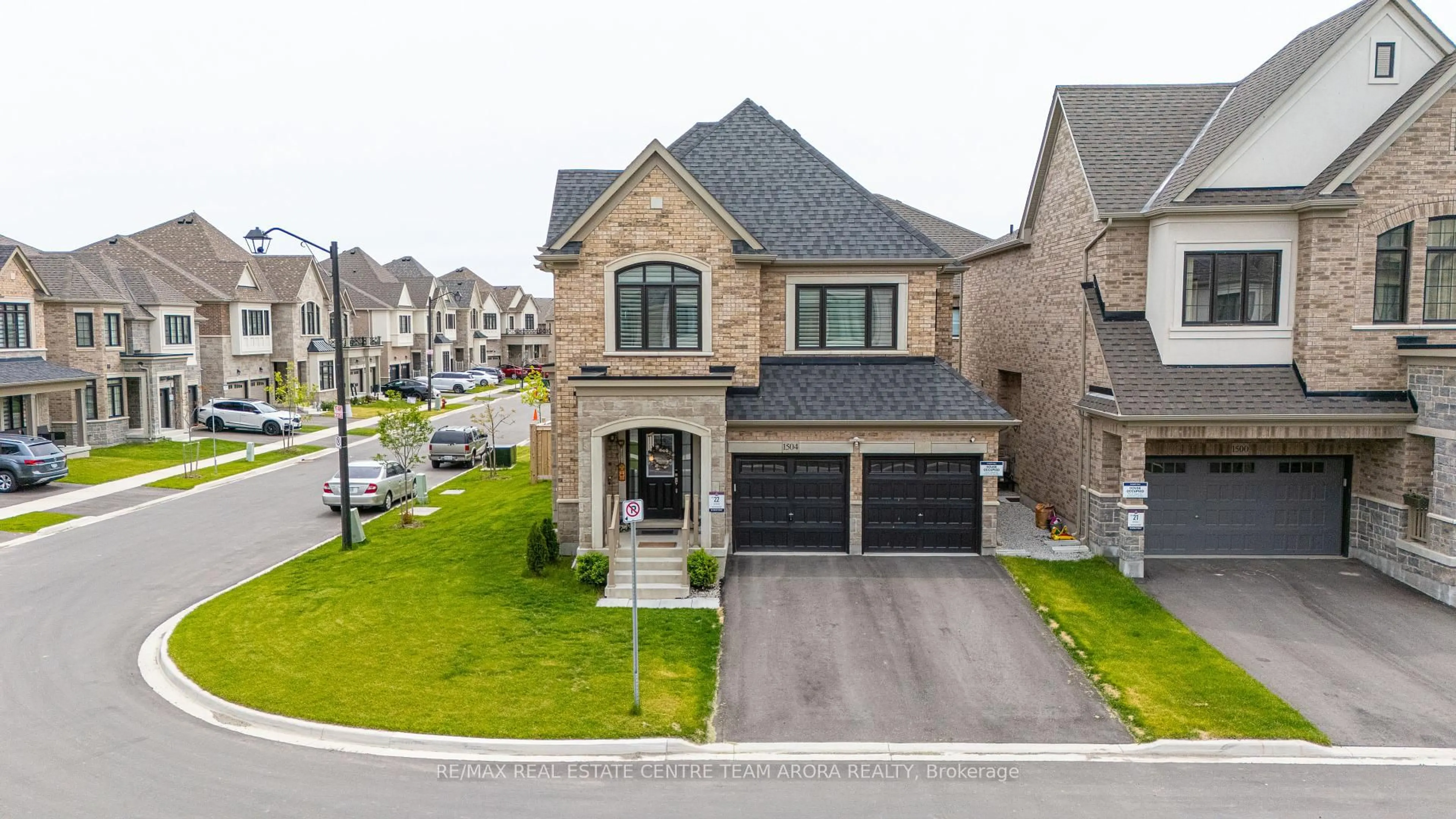 A pic from outside/outdoor area/front of a property/back of a property/a pic from drone, street for 1504 Kitchen Crt, Milton Ontario L9E 1Y8
