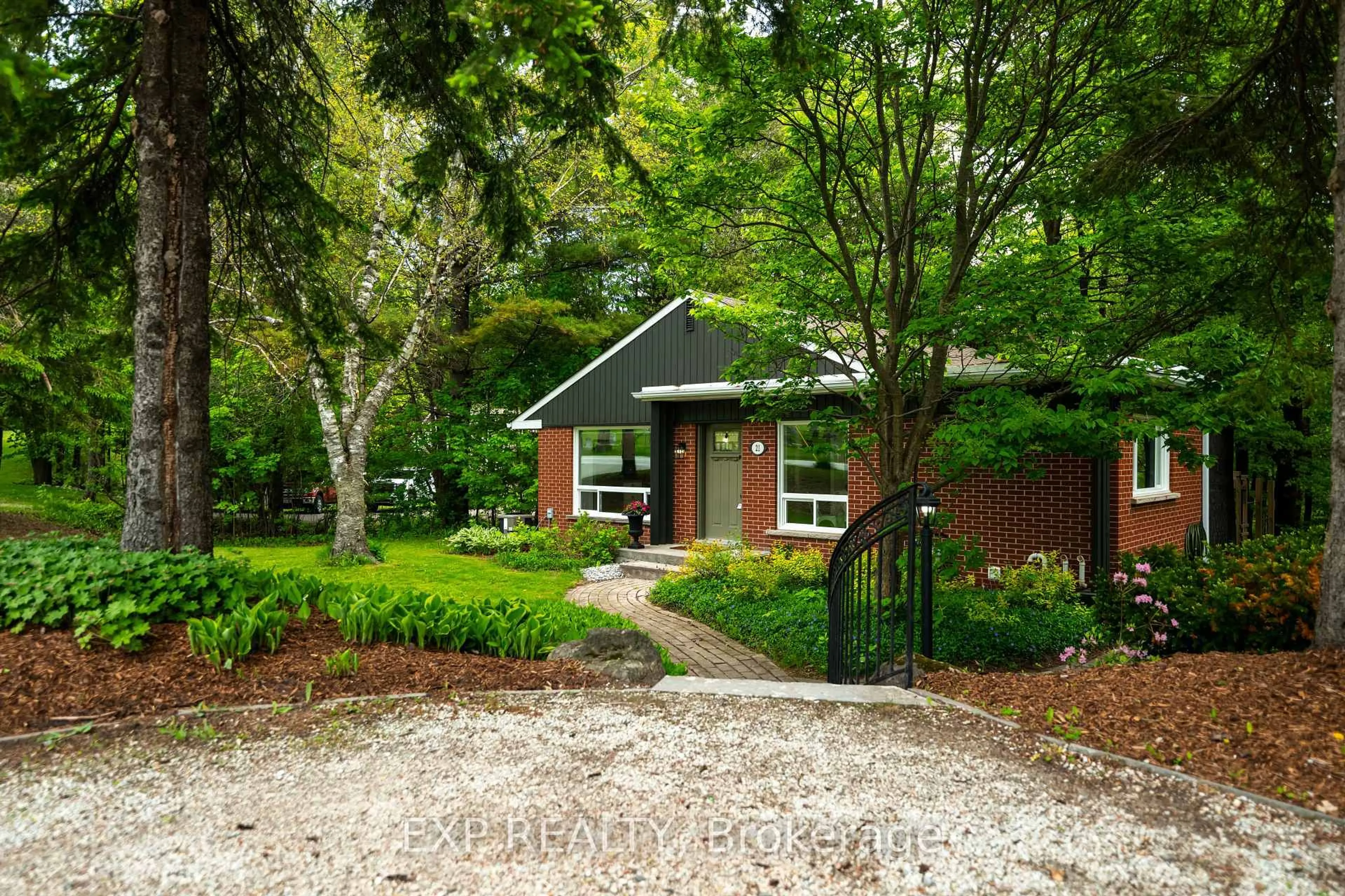Home with brick exterior material, street for 21 Veteran's Way N/A, Orangeville Ontario L9W 2Z1