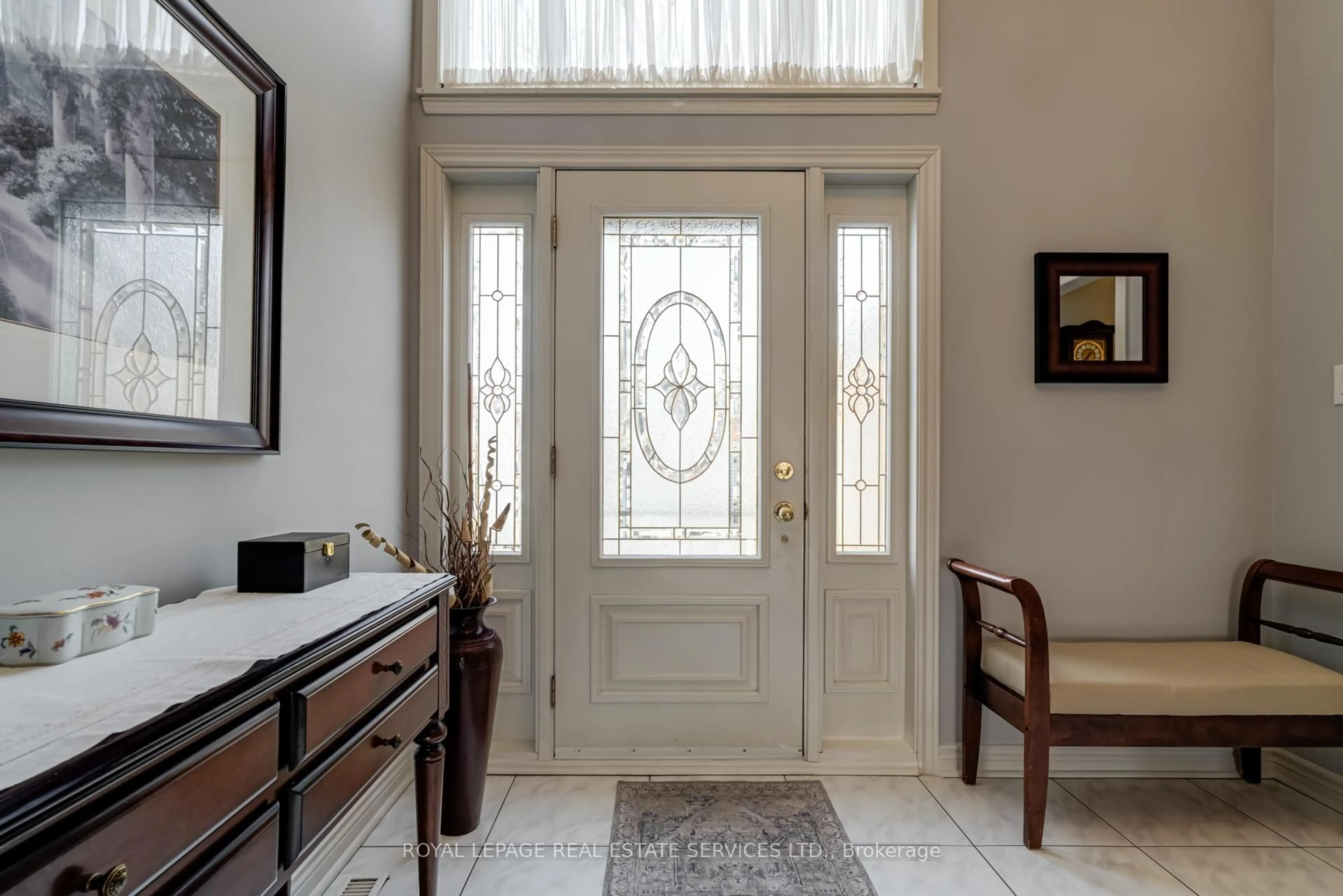 Indoor entryway for 30 Northumberland Pl, Brampton Ontario L6S 4E5