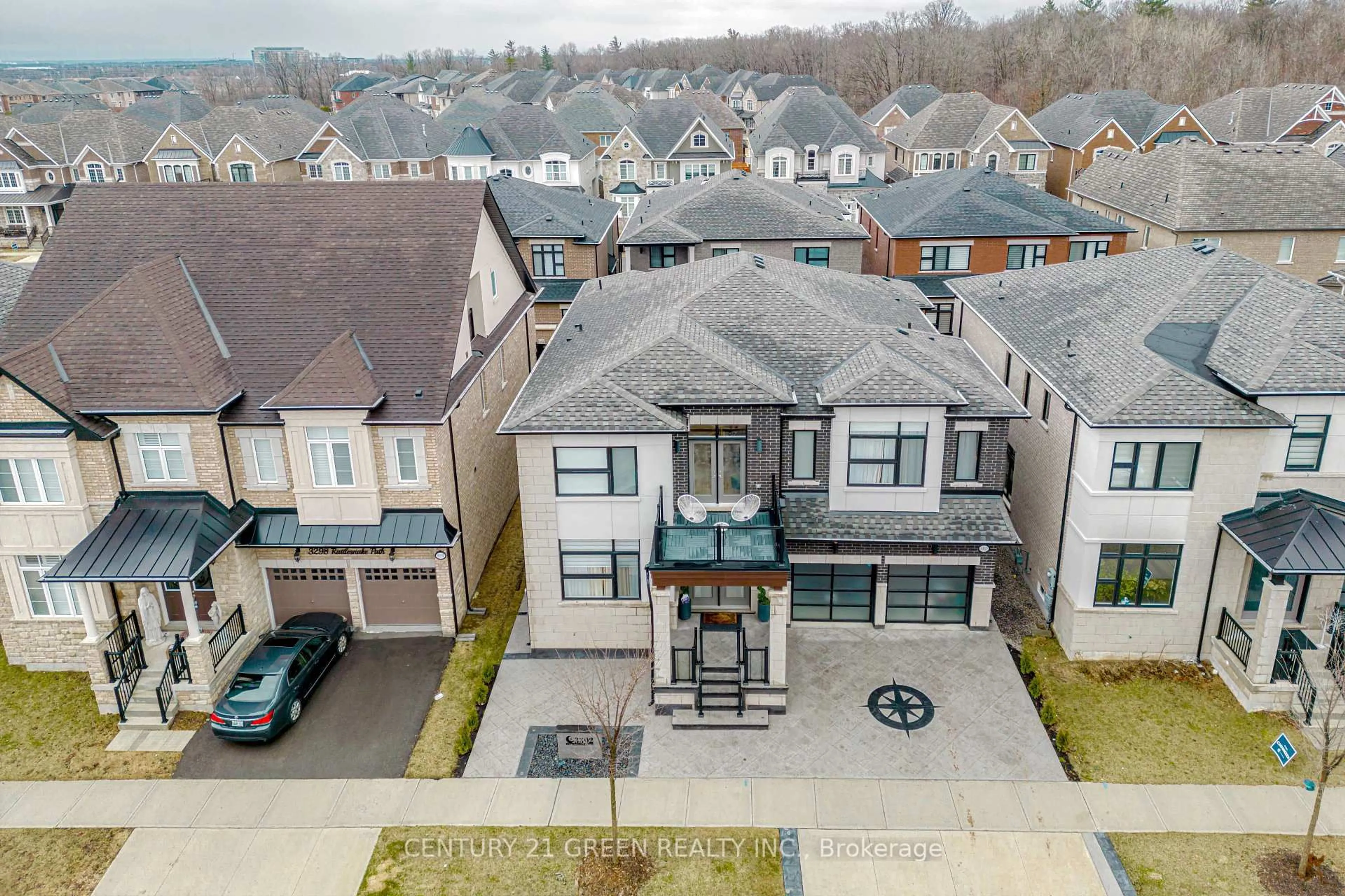A pic from outside/outdoor area/front of a property/back of a property/a pic from drone, street for 3302 Rattlesnake Path, Oakville Ontario L6M 5K4