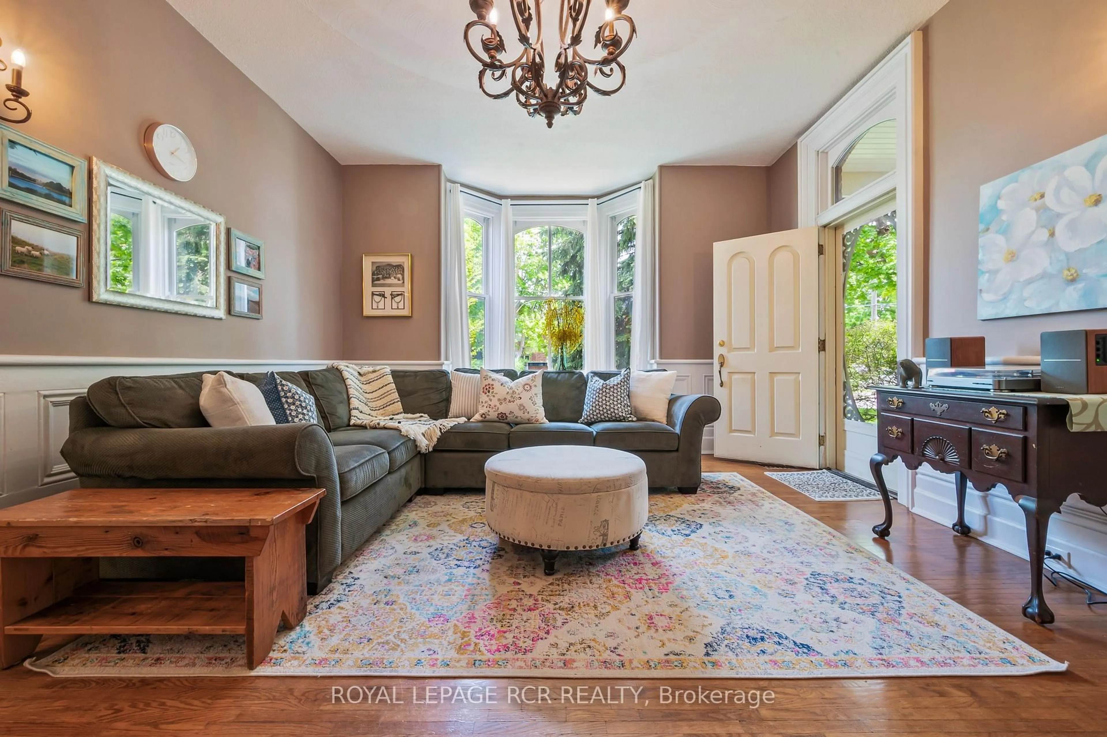 Living room with furniture, unknown for 67 Zina St, Orangeville Ontario L9W 1E6