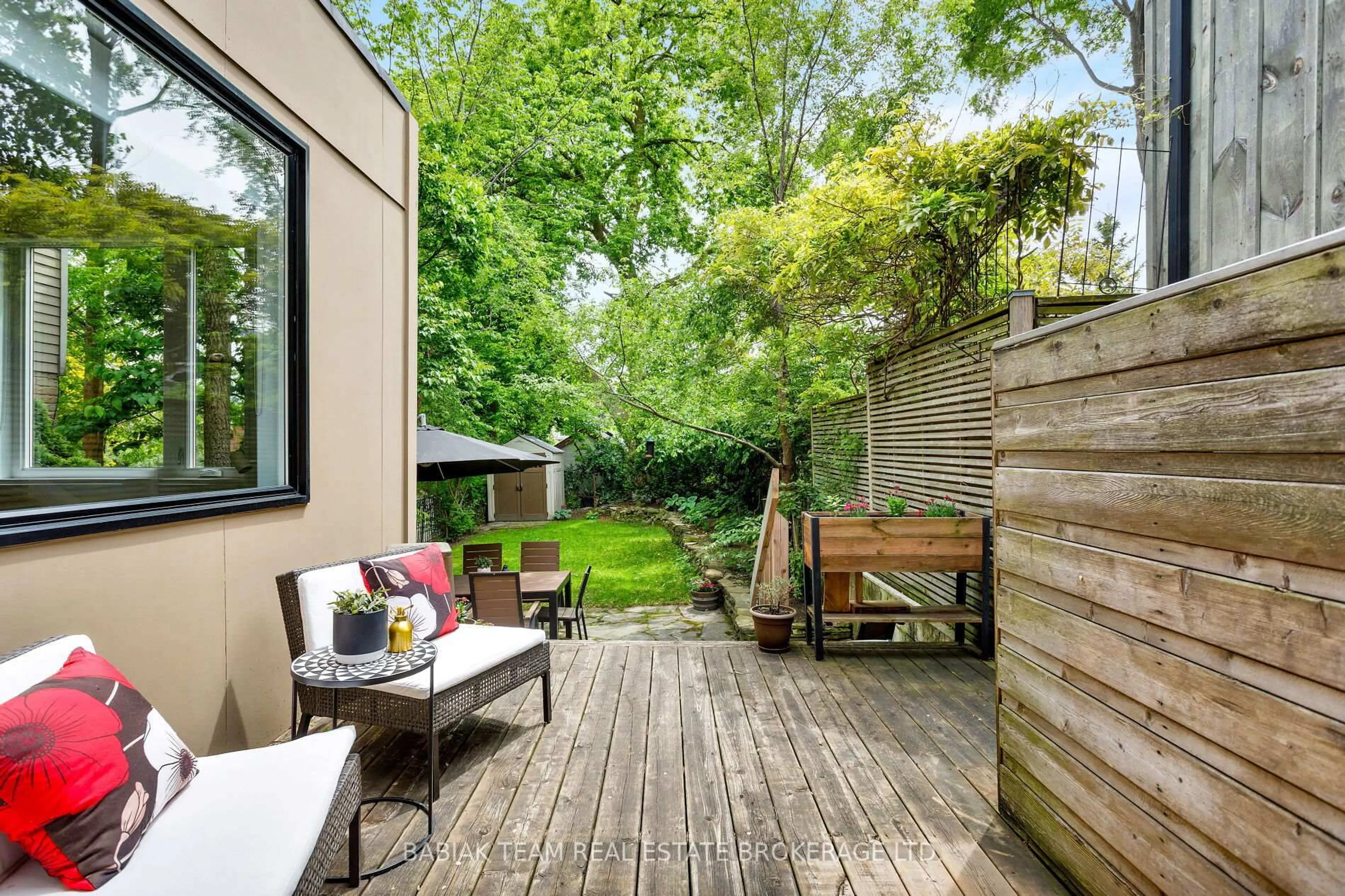 Patio, street for 25 Mayfield Ave, Toronto Ontario M6S 1K2