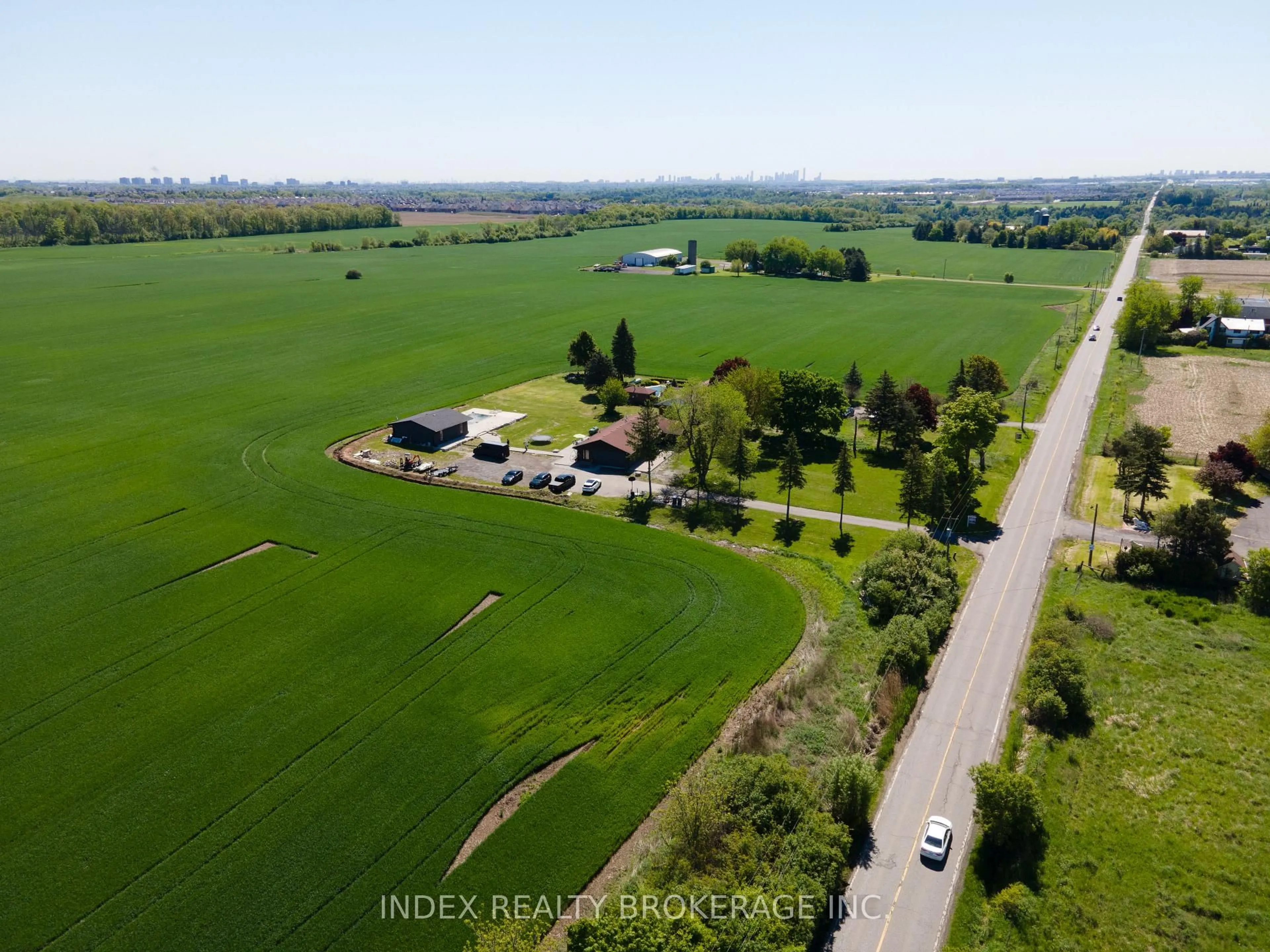A pic from outside/outdoor area/front of a property/back of a property/a pic from drone, street for 9799 Heritage Rd, Brampton Ontario L6X 0C6
