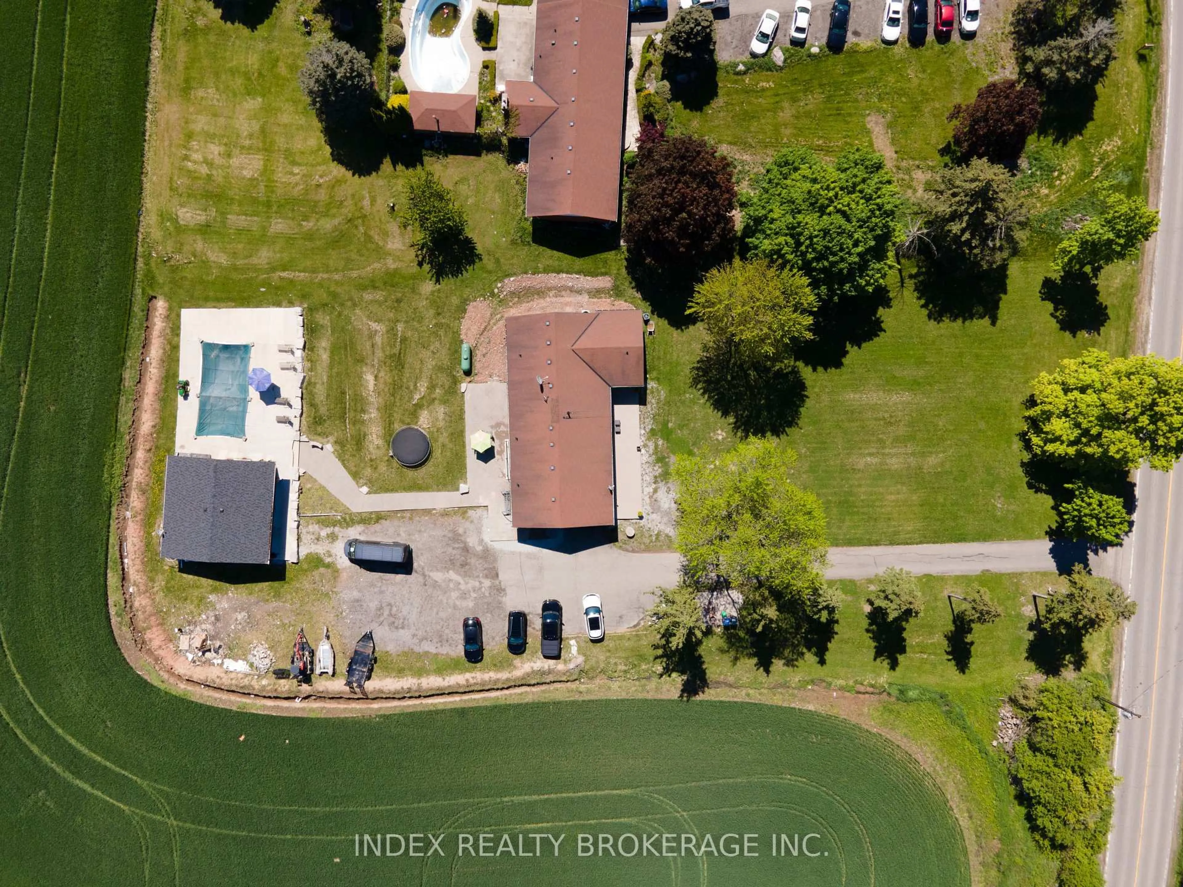 A pic from outside/outdoor area/front of a property/back of a property/a pic from drone, unknown for 9799 Heritage Rd, Brampton Ontario L6X 0C6