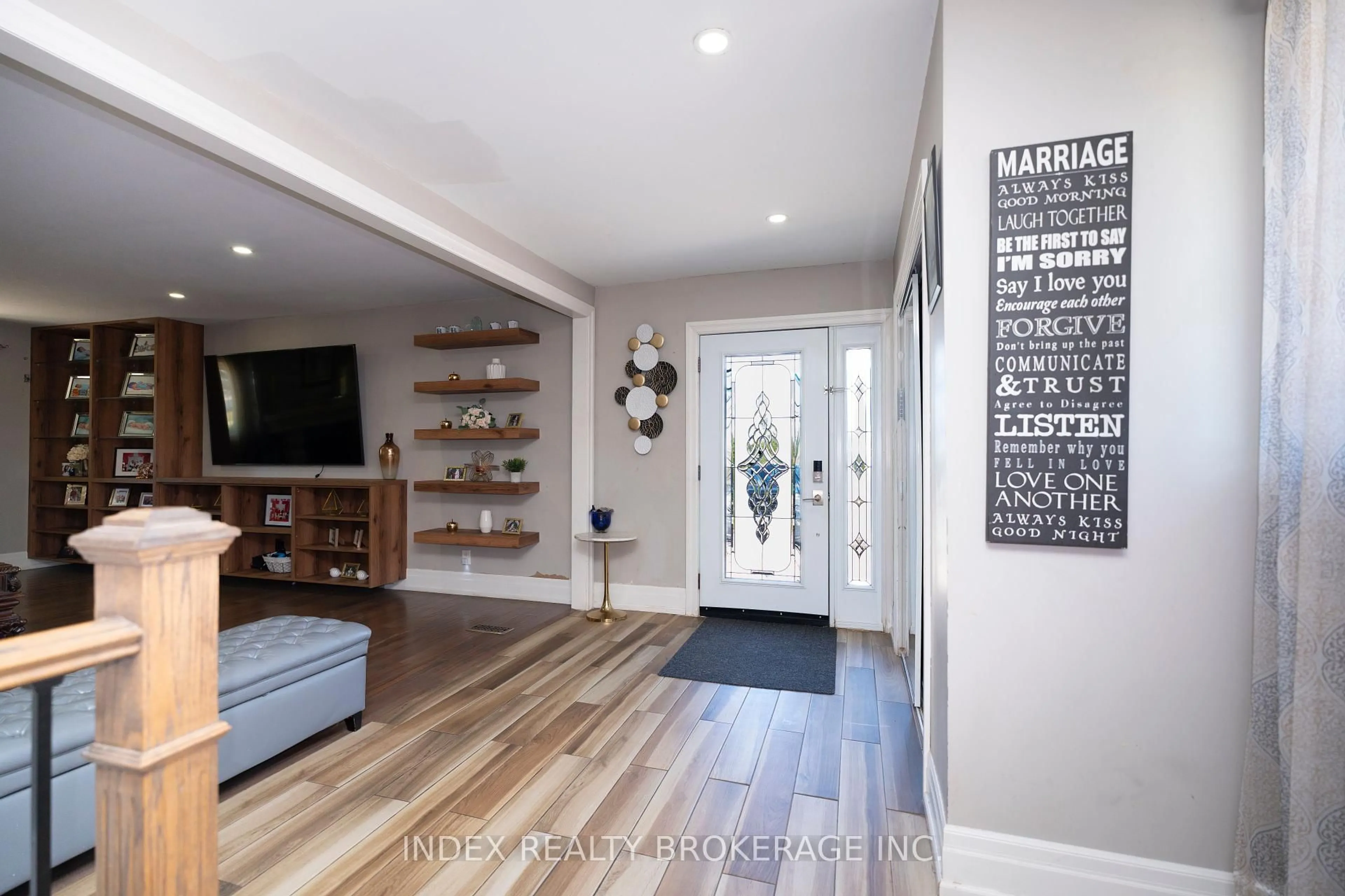 Indoor entryway for 9799 Heritage Rd, Brampton Ontario L6X 0C6